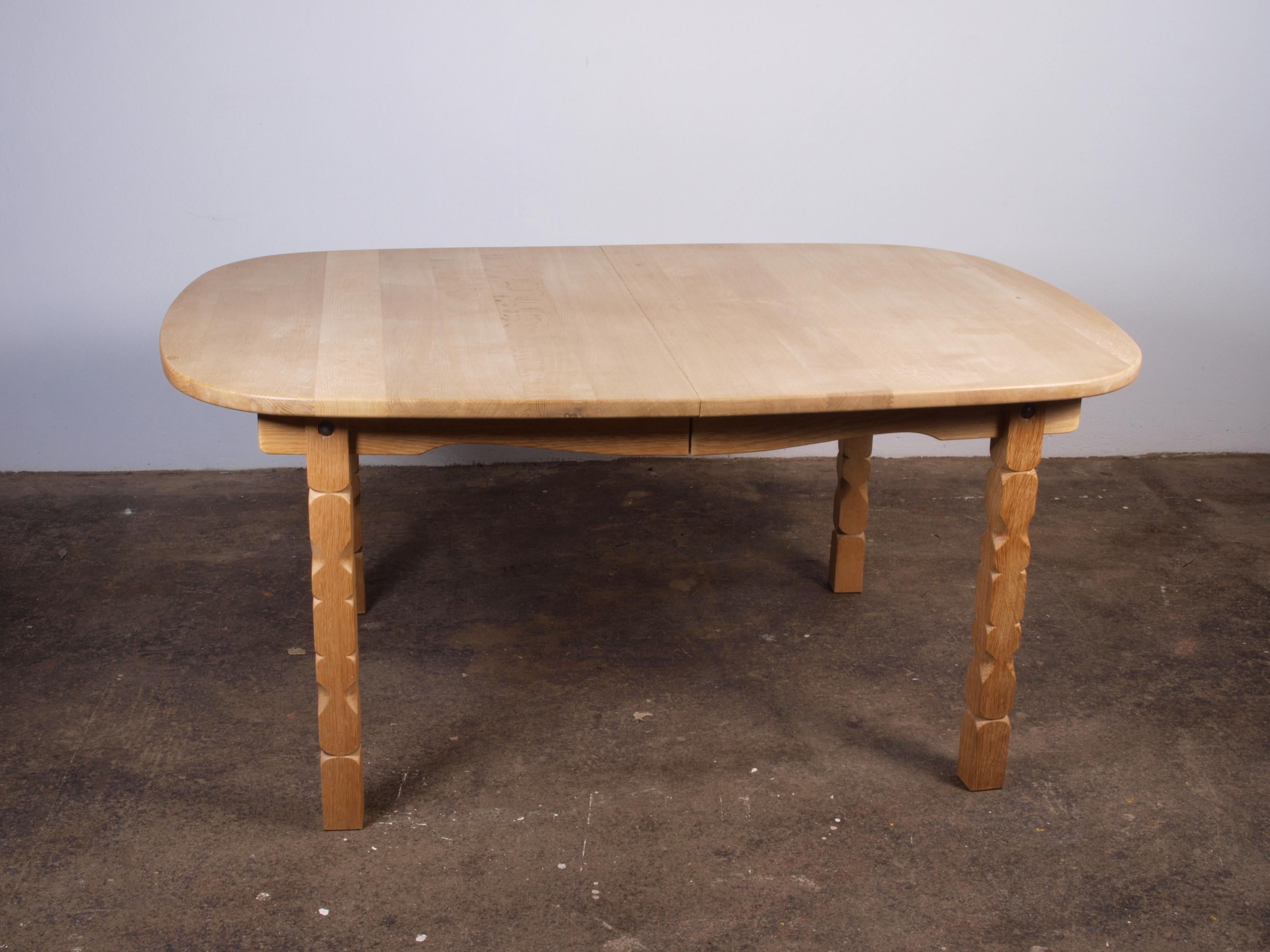 Danish Brutalist Oak Dining Table in the style of Henning Kjærnulf, 1960s For Sale 4