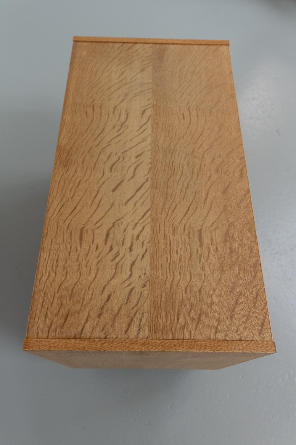 Cassettone danese brutalista in Oak in stile Kjærnulf, anni '60. in vendita 6