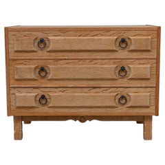 Commode danoise brutaliste en Oak dans le style Kjærnulf, années 1960.