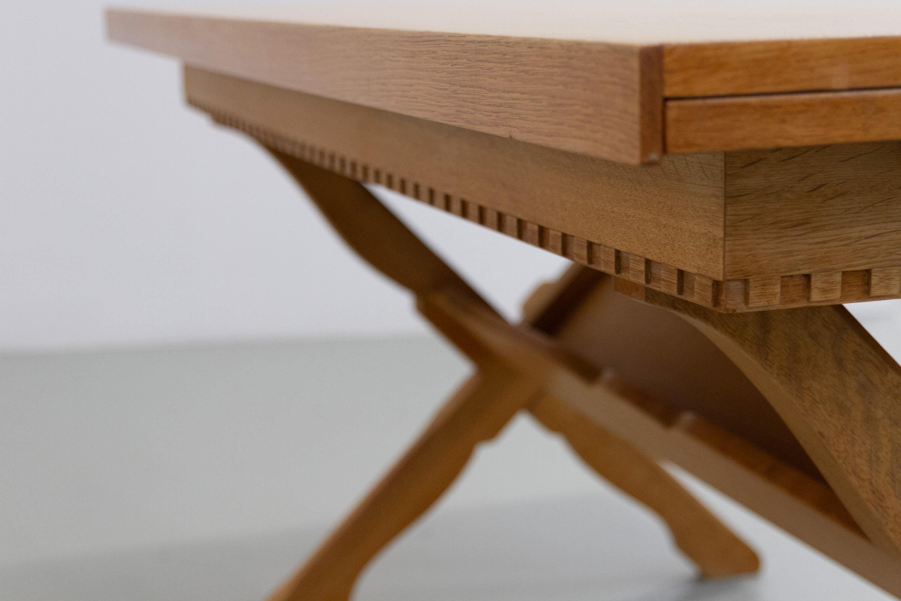 Danish Brutalist Oak Extendable Dining Table attr. to Henning Kjærnulf, 1960s. en vente 3