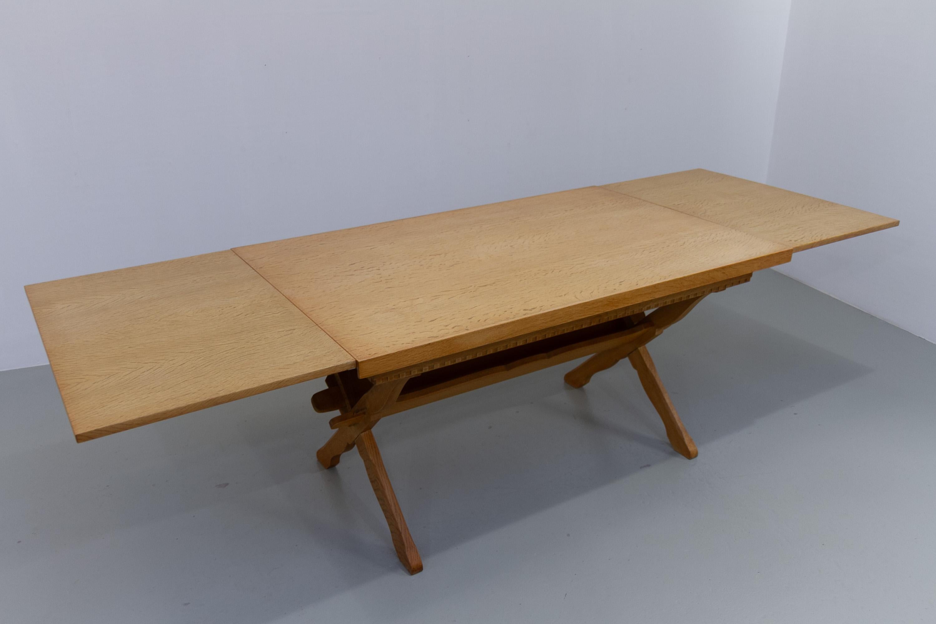Danish Brutalist Oak Extendable Dining Table attr. to Henning Kjærnulf, 1960s. en vente 4