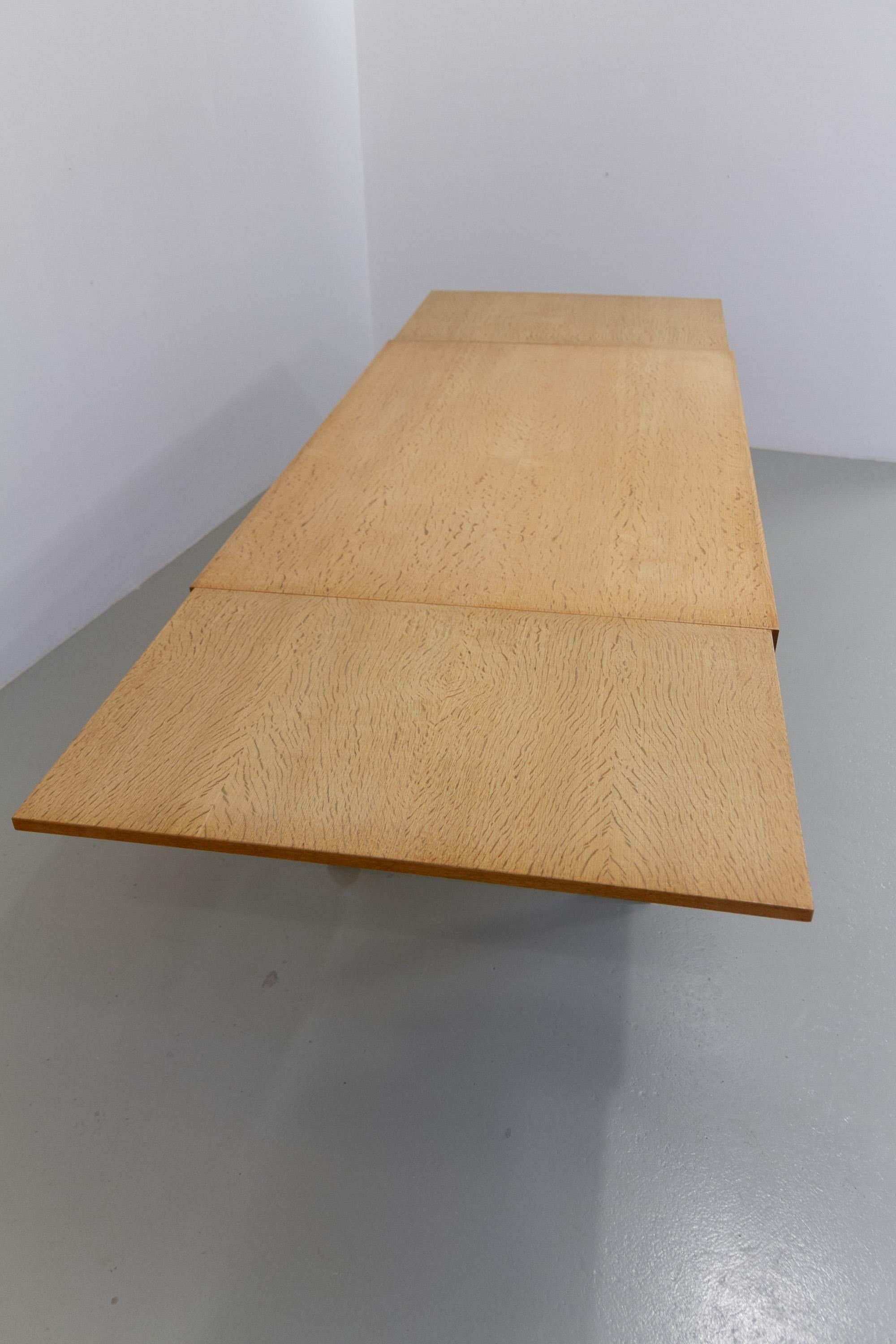 Danish Brutalist Oak Extendable Dining Table attr. to Henning Kjærnulf, 1960s. en vente 5