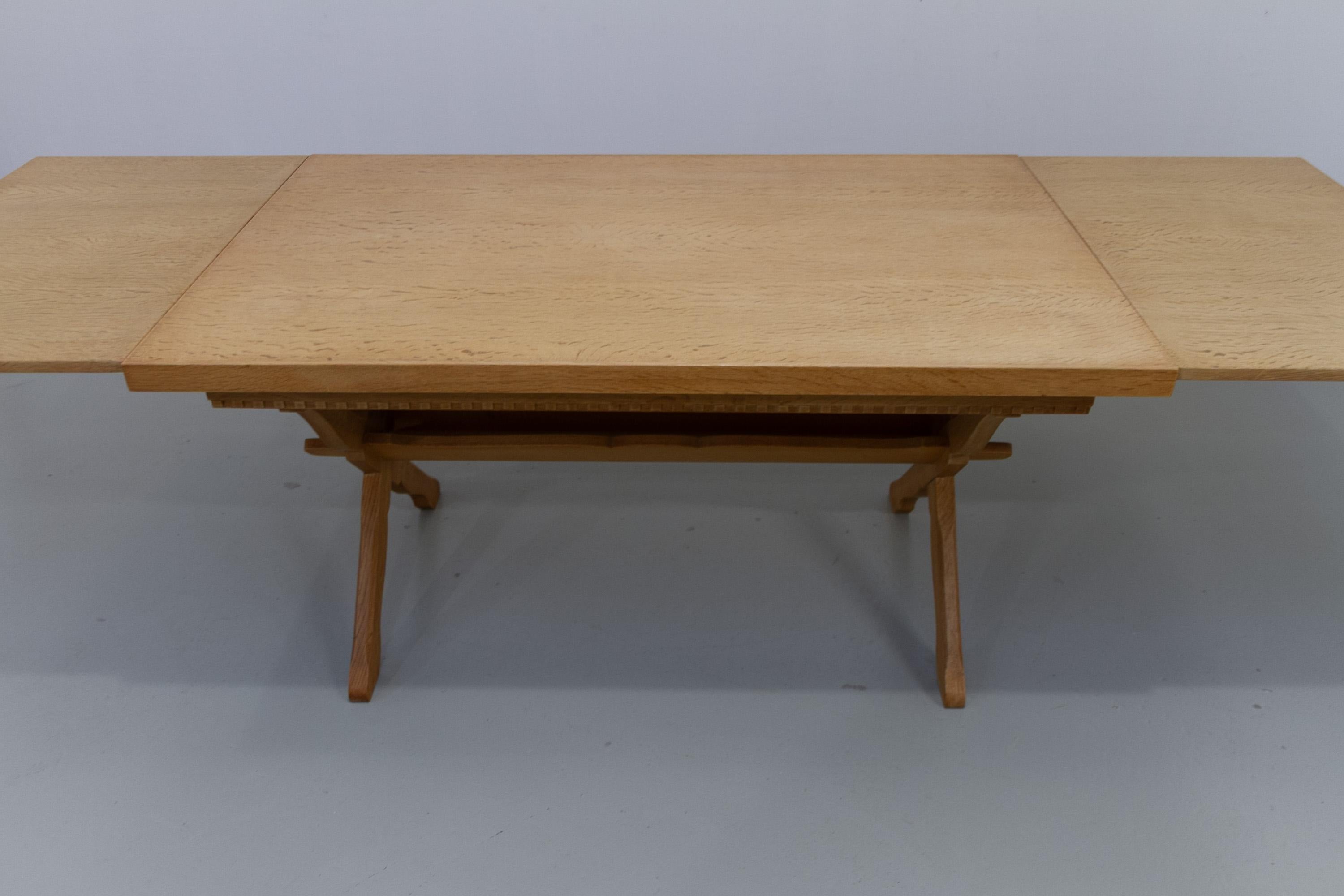 Danish Brutalist Oak Extendable Dining Table attr. to Henning Kjærnulf, 1960s. en vente 6