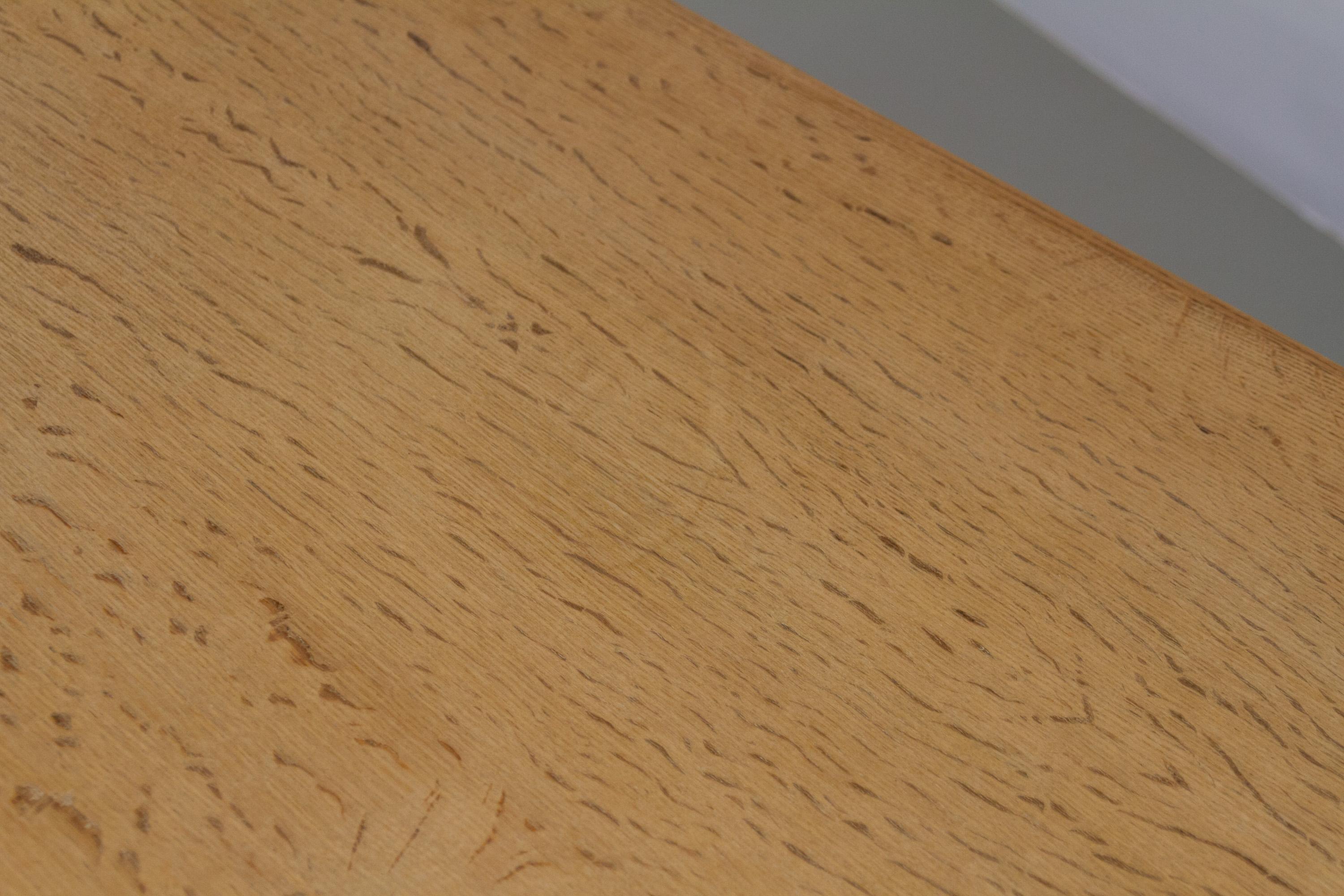 Danish Brutalist Oak Extendable Dining Table attr. to Henning Kjærnulf, 1960s. en vente 7