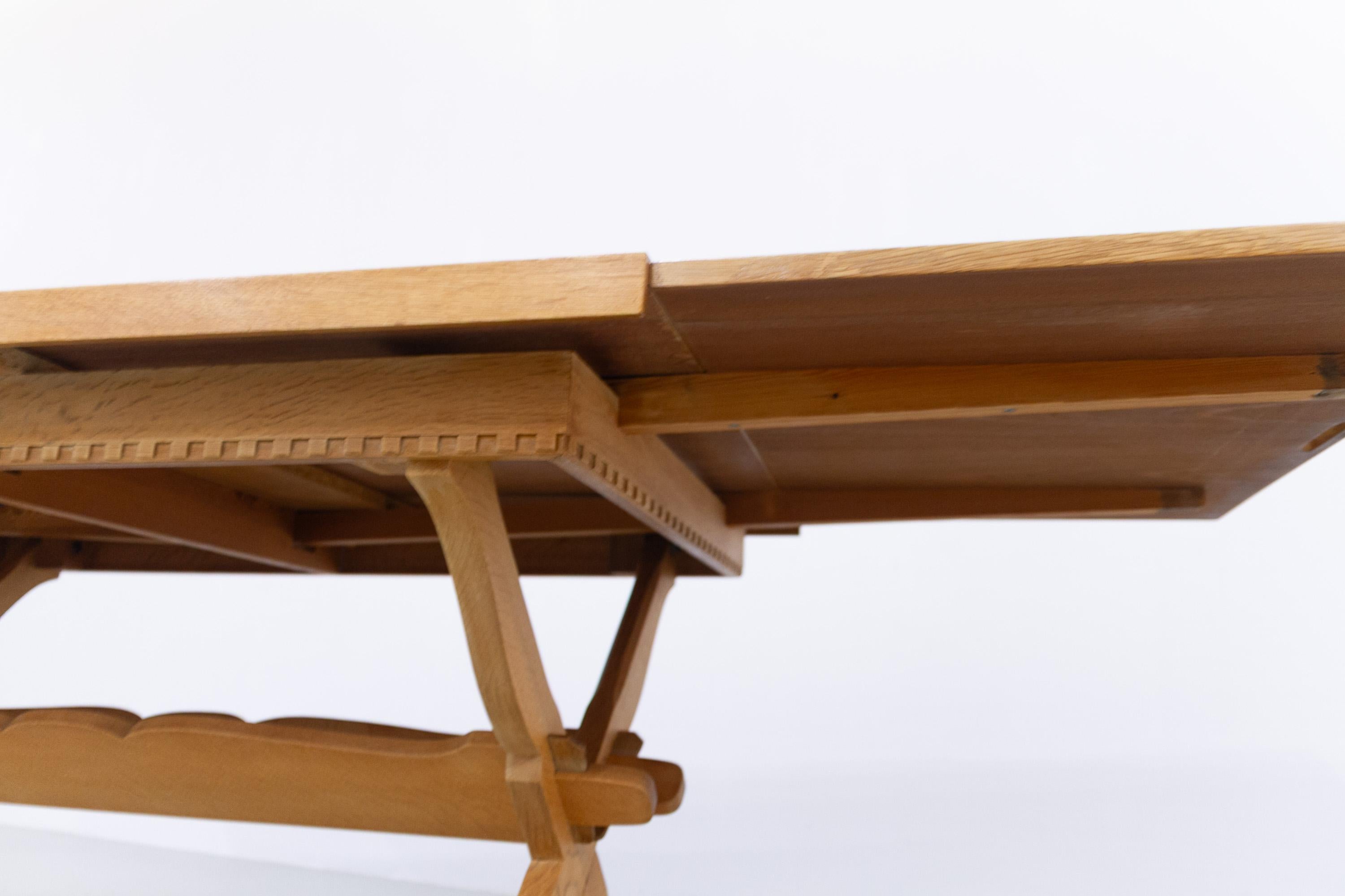 Danish Brutalist Oak Extendable Dining Table attr. to Henning Kjærnulf, 1960s. en vente 8