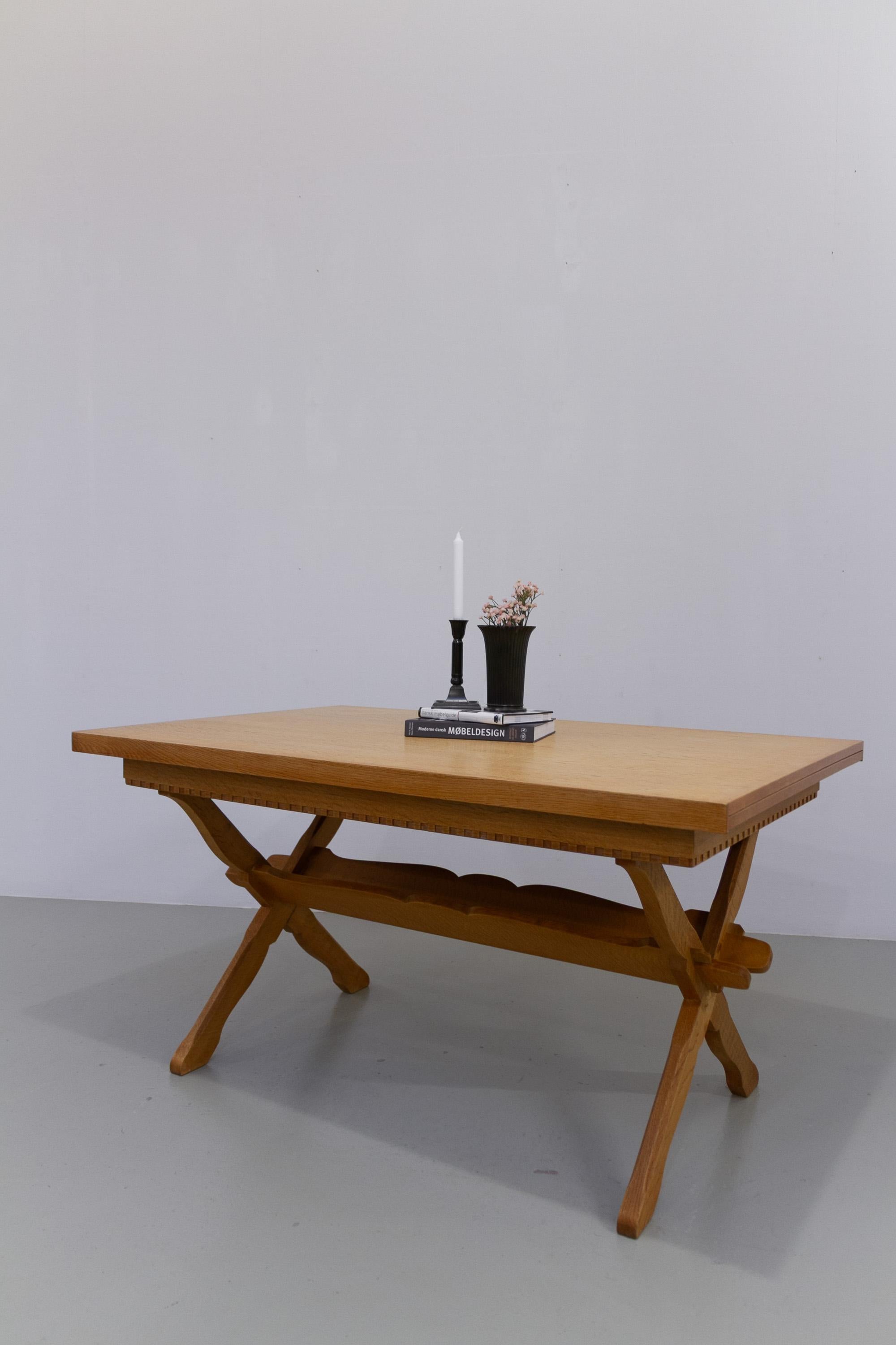 Danish Brutalist Oak Extendable Dining Table attr. to Henning Kjærnulf, 1960s. en vente 10