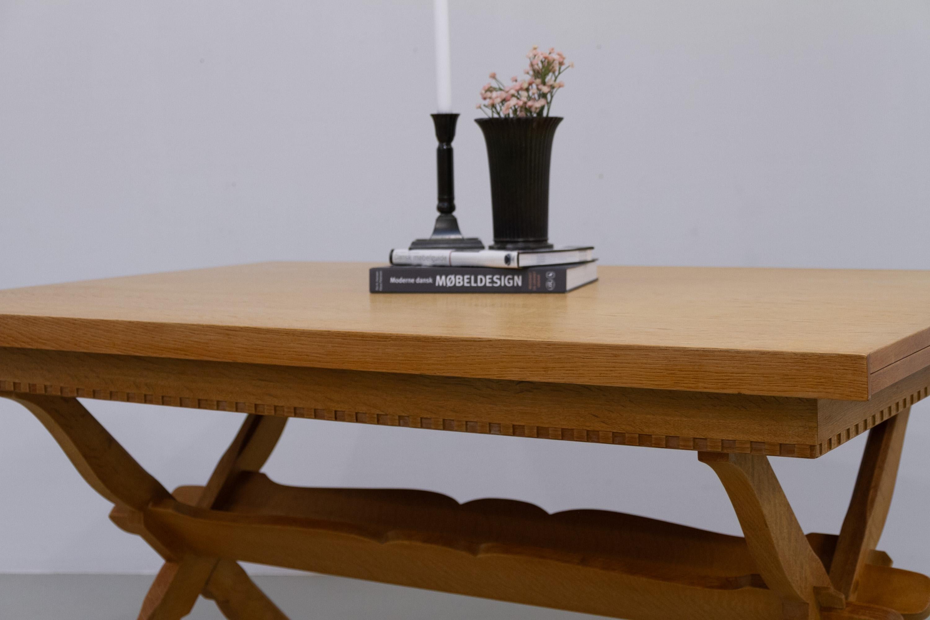 Danish Brutalist Oak Extendable Dining Table attr. to Henning Kjærnulf, 1960s. en vente 11