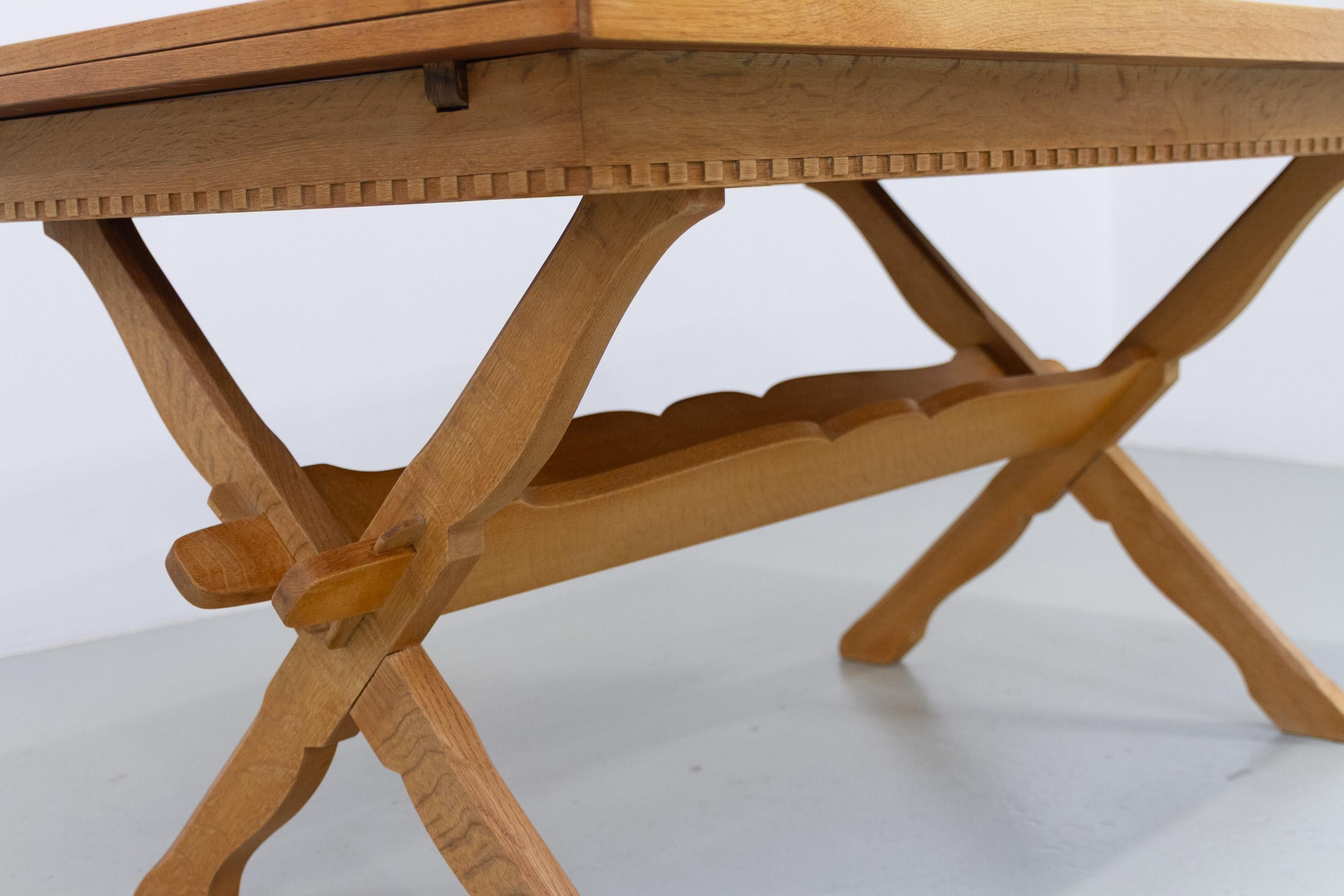 Milieu du XXe siècle Danish Brutalist Oak Extendable Dining Table attr. to Henning Kjærnulf, 1960s. en vente