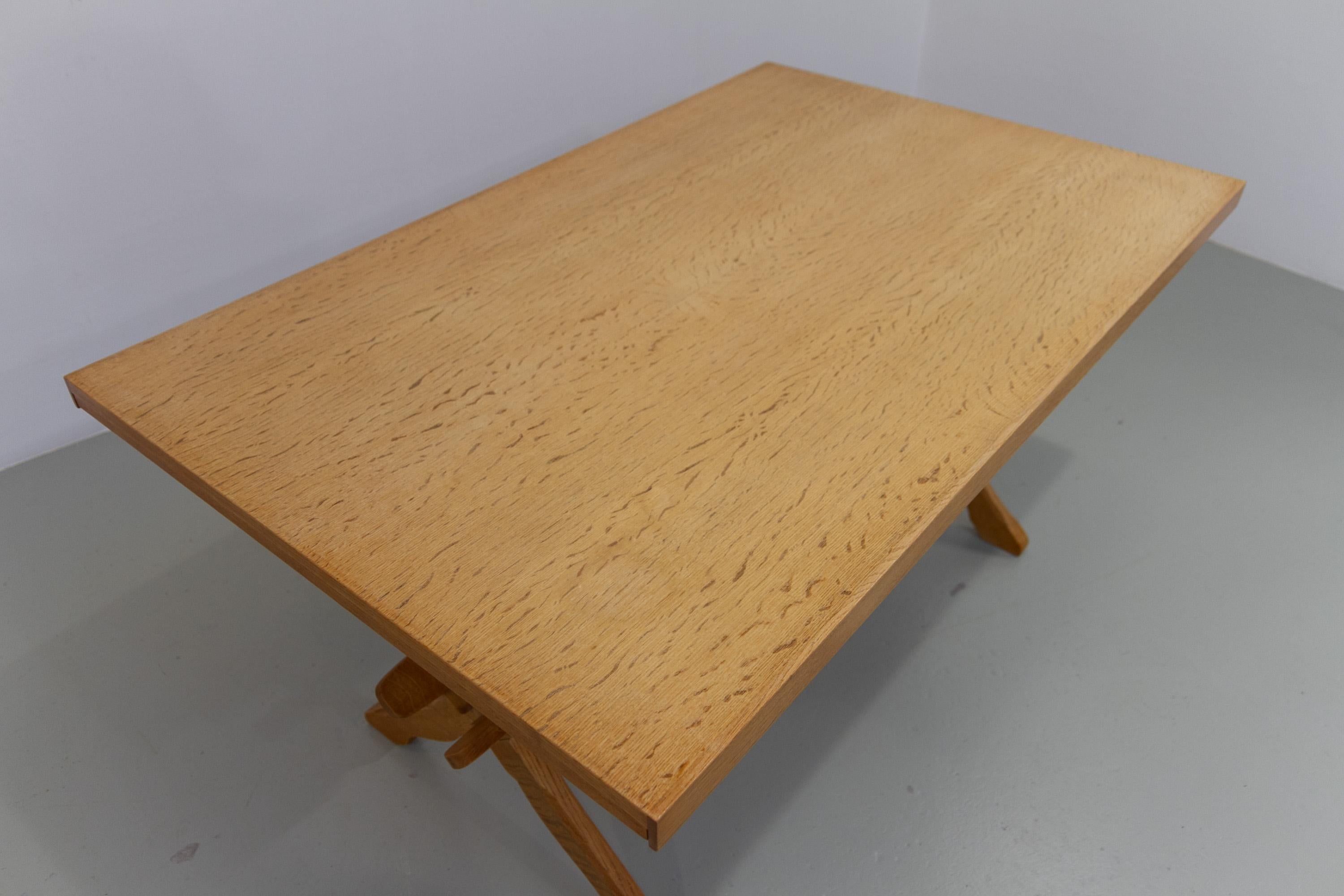 Danish Brutalist Oak Extendable Dining Table attr. to Henning Kjærnulf, 1960s. en vente 2