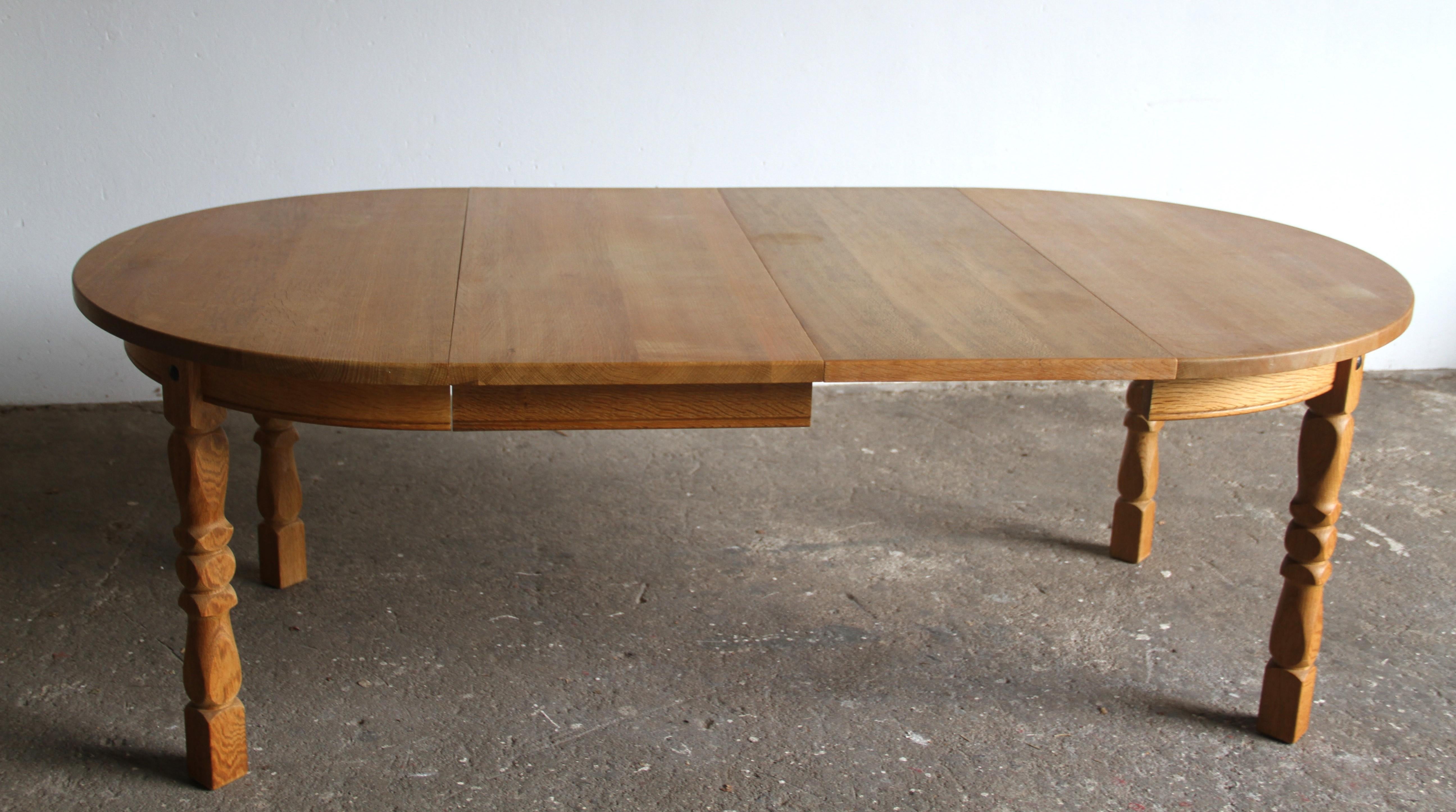 Danish Brutalist Oak Extending Dining Table in the style of Henning Kjærnulf, 19 For Sale 14