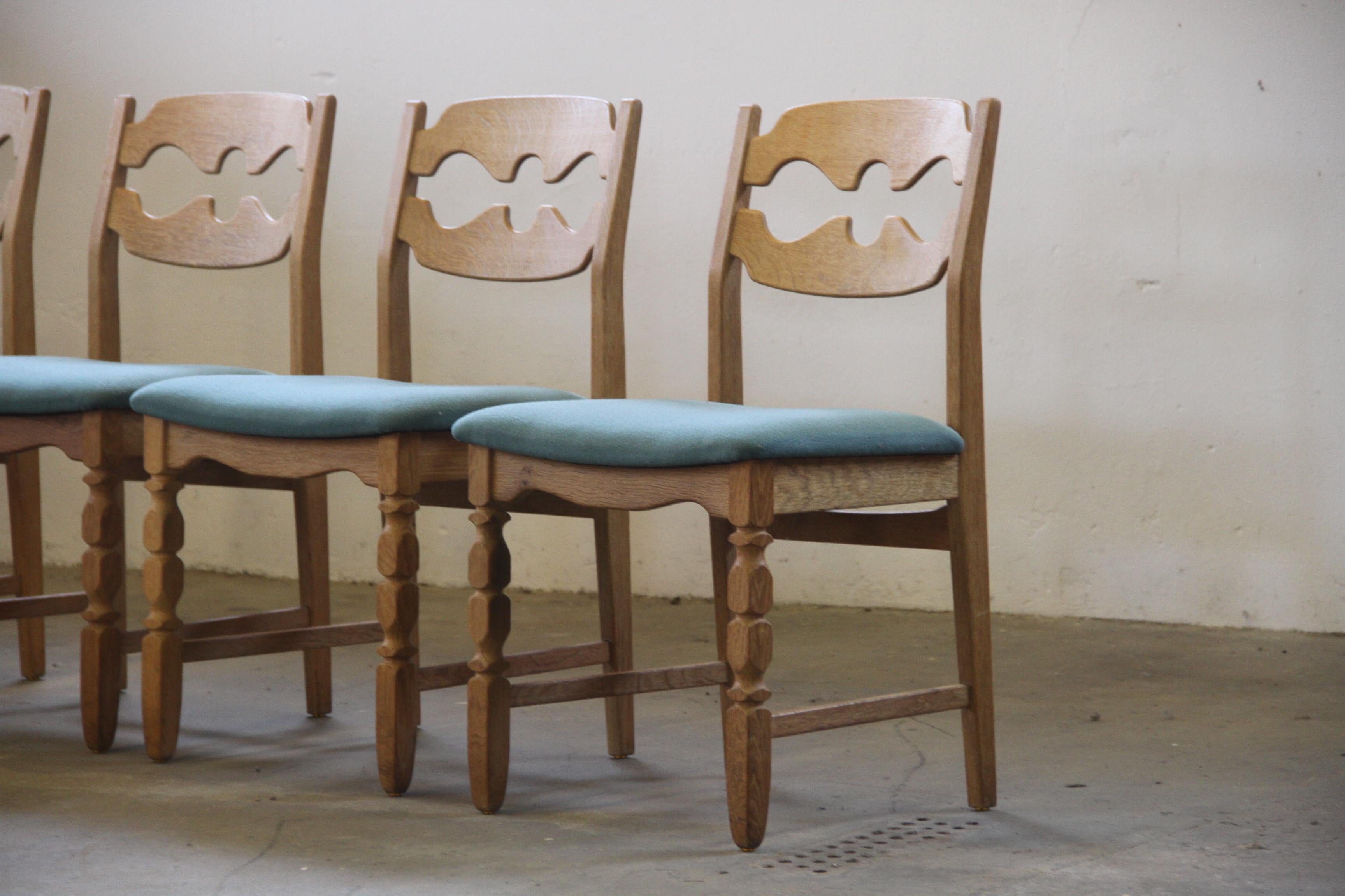 Mid-Century moderno Sedie da pranzo brutaliste danesi a lama di rasoio in Oak attribuite a Henning Kjærnulf, 19 in vendita