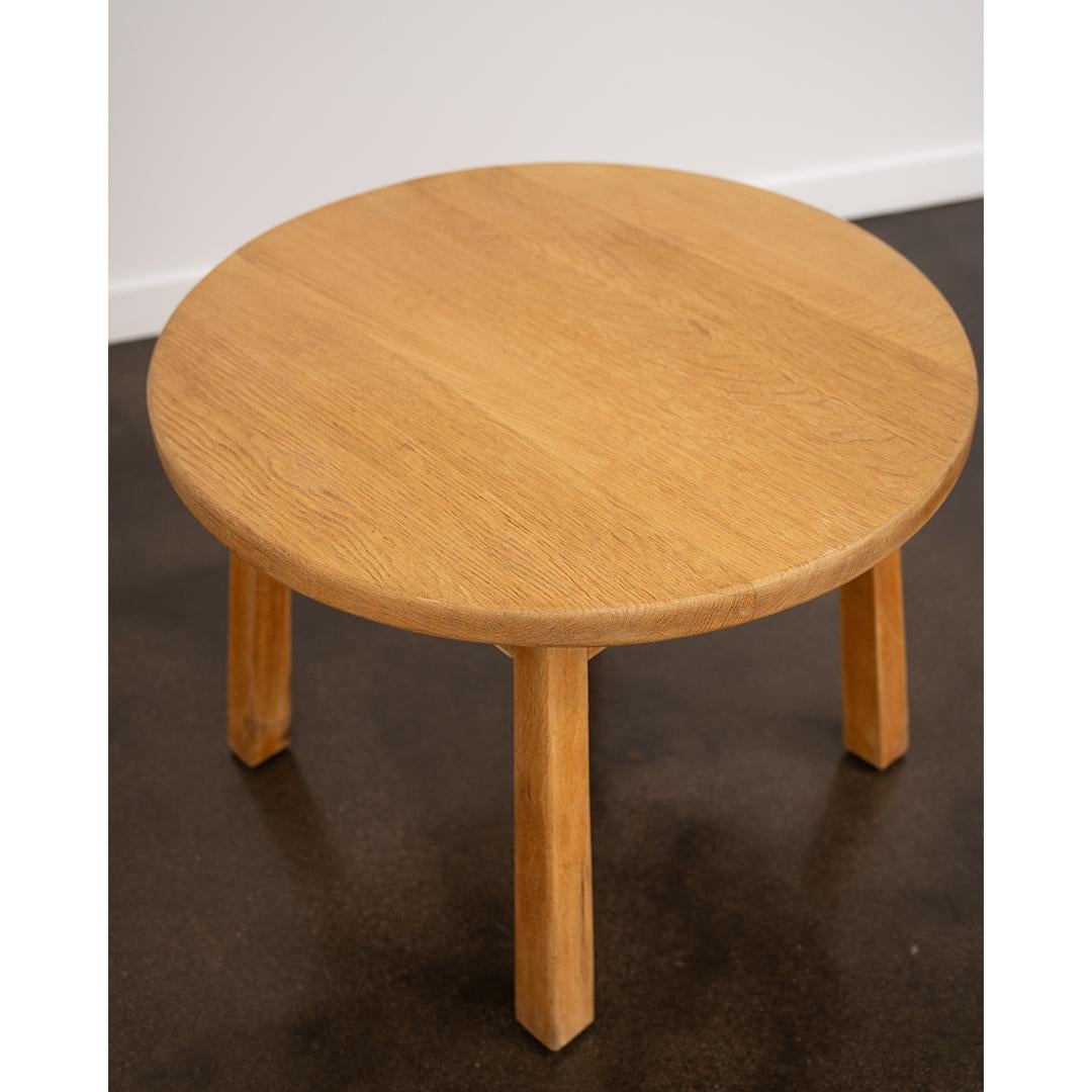Danois Table d'appoint danoise en chêne brutaliste en vente