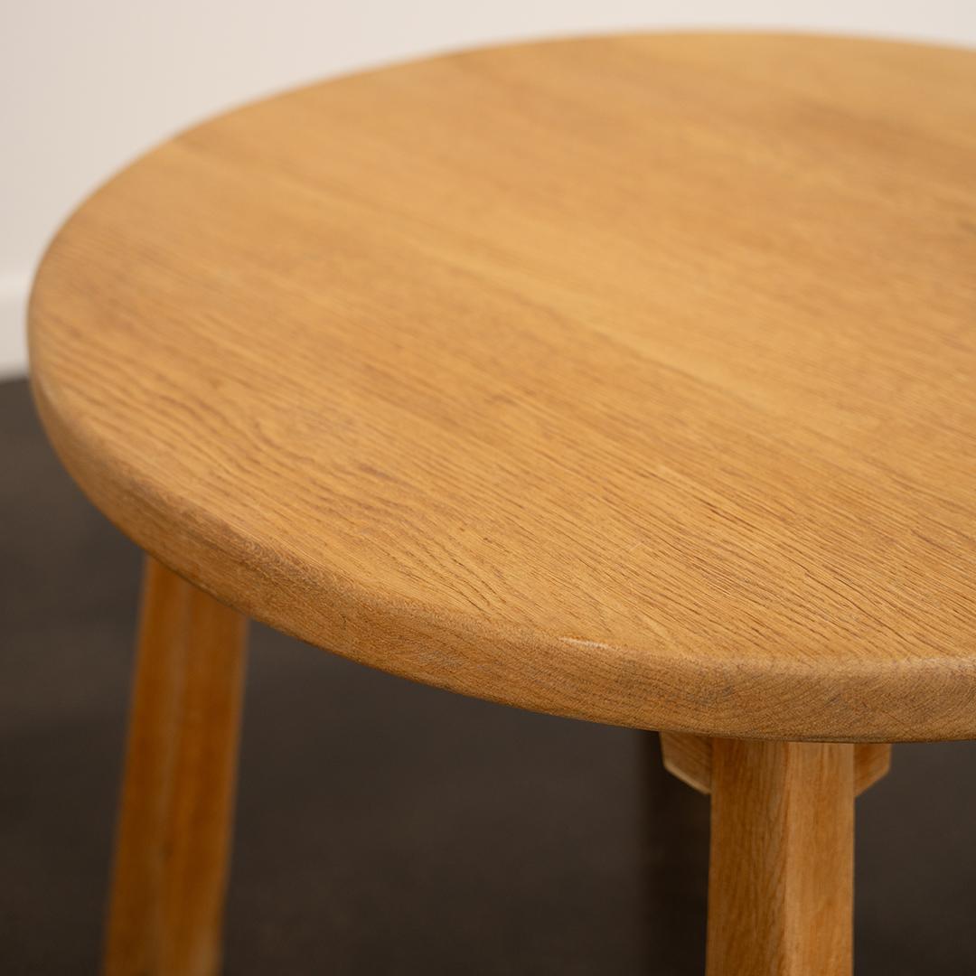 Table d'appoint danoise en chêne brutaliste Bon état - En vente à Dallas, TX