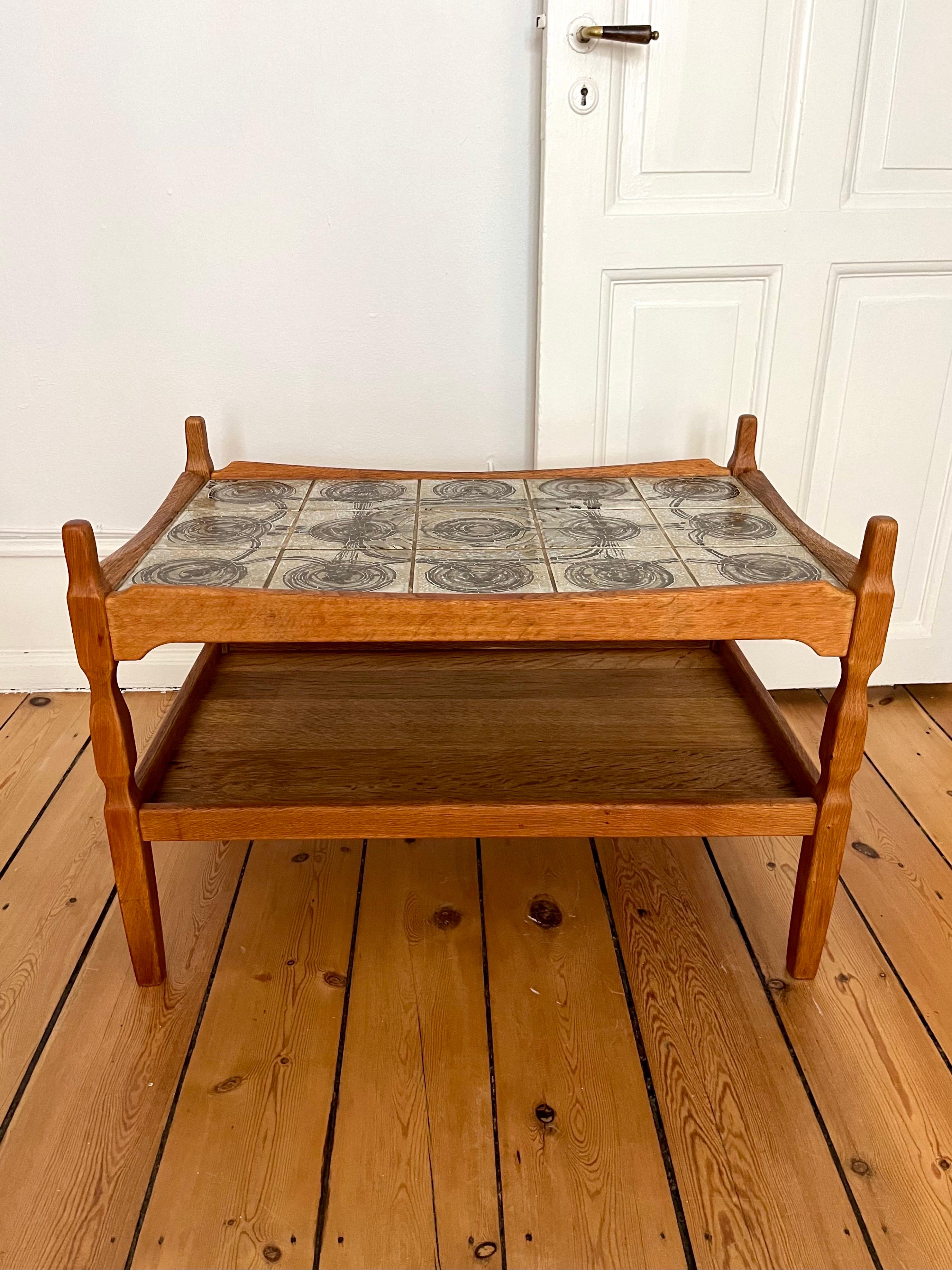 Table d'appoint danoise brutaliste en chêne avec plateau en céramique par Henning Kjærnulf pour EG Kvalitetsmøbler, 1973

Table d'appoint audacieuse de style moderne danois du milieu du siècle (également utilisable comme chariot de bar), conçue en