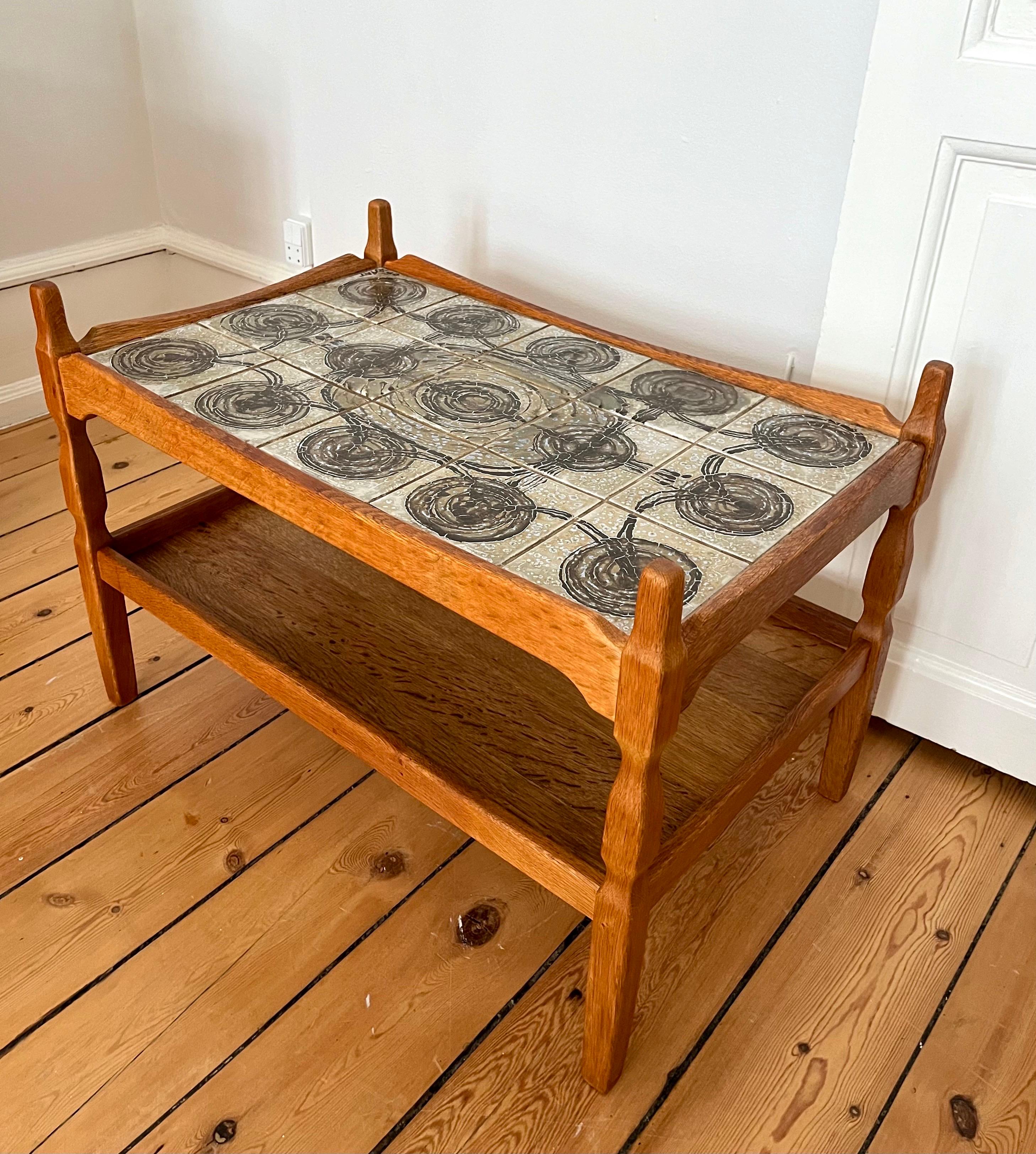 Brutalisme Table d'appoint danoise Henning Kjærnulf en Oak Brutalist avec plateau en céramique, 1973 en vente