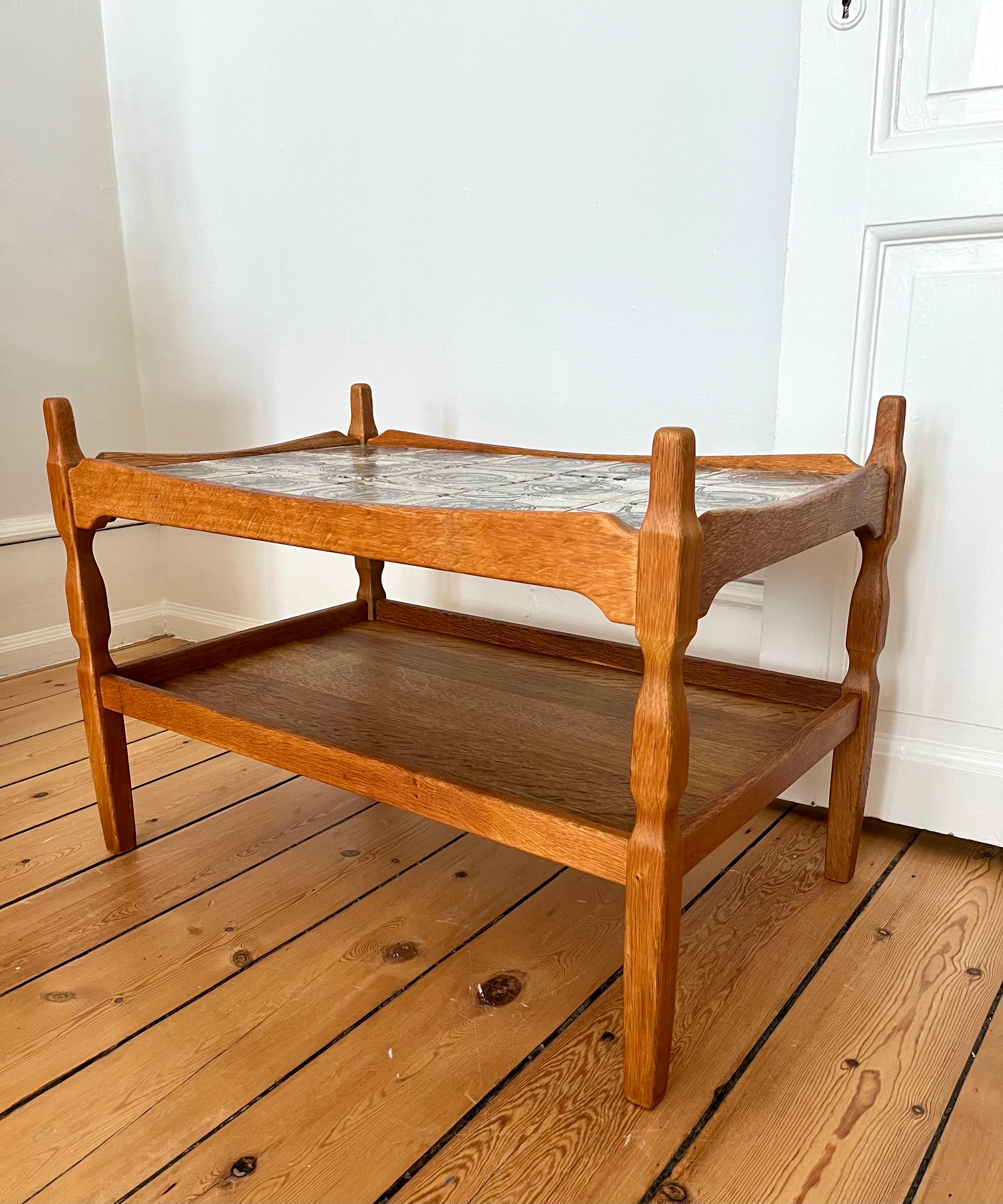 Table d'appoint danoise Henning Kjærnulf en Oak Brutalist avec plateau en céramique, 1973 Bon état - En vente à Frederiksberg C, DK