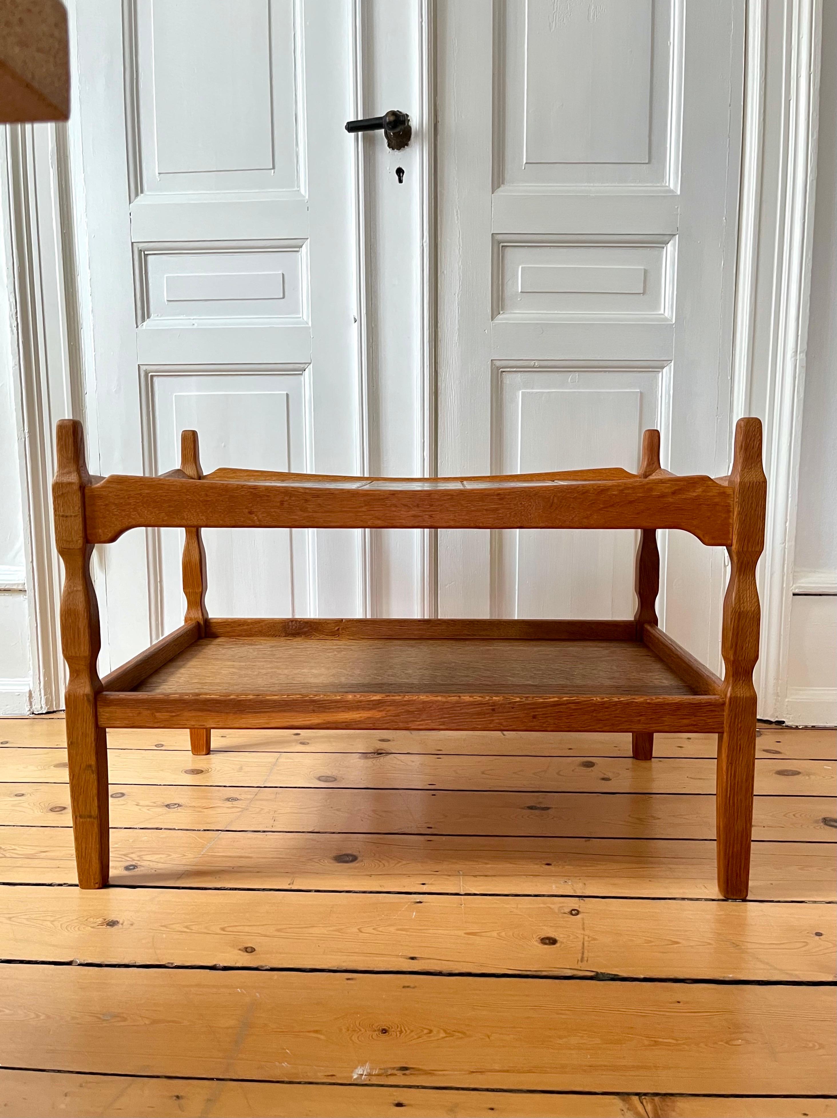 Fin du 20e siècle Table d'appoint danoise Henning Kjærnulf en Oak Brutalist avec plateau en céramique, 1973 en vente