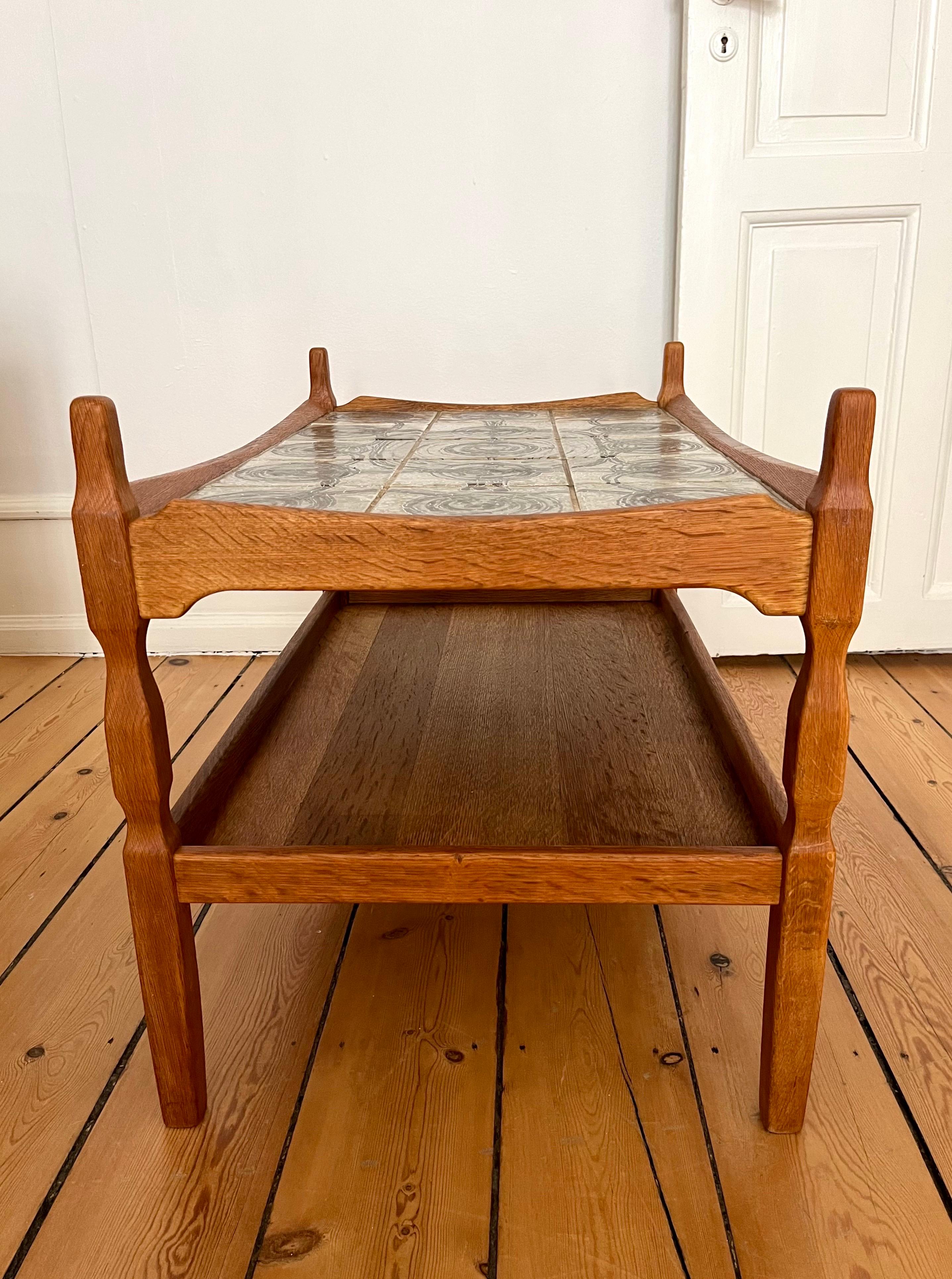 Céramique Table d'appoint danoise Henning Kjærnulf en Oak Brutalist avec plateau en céramique, 1973 en vente