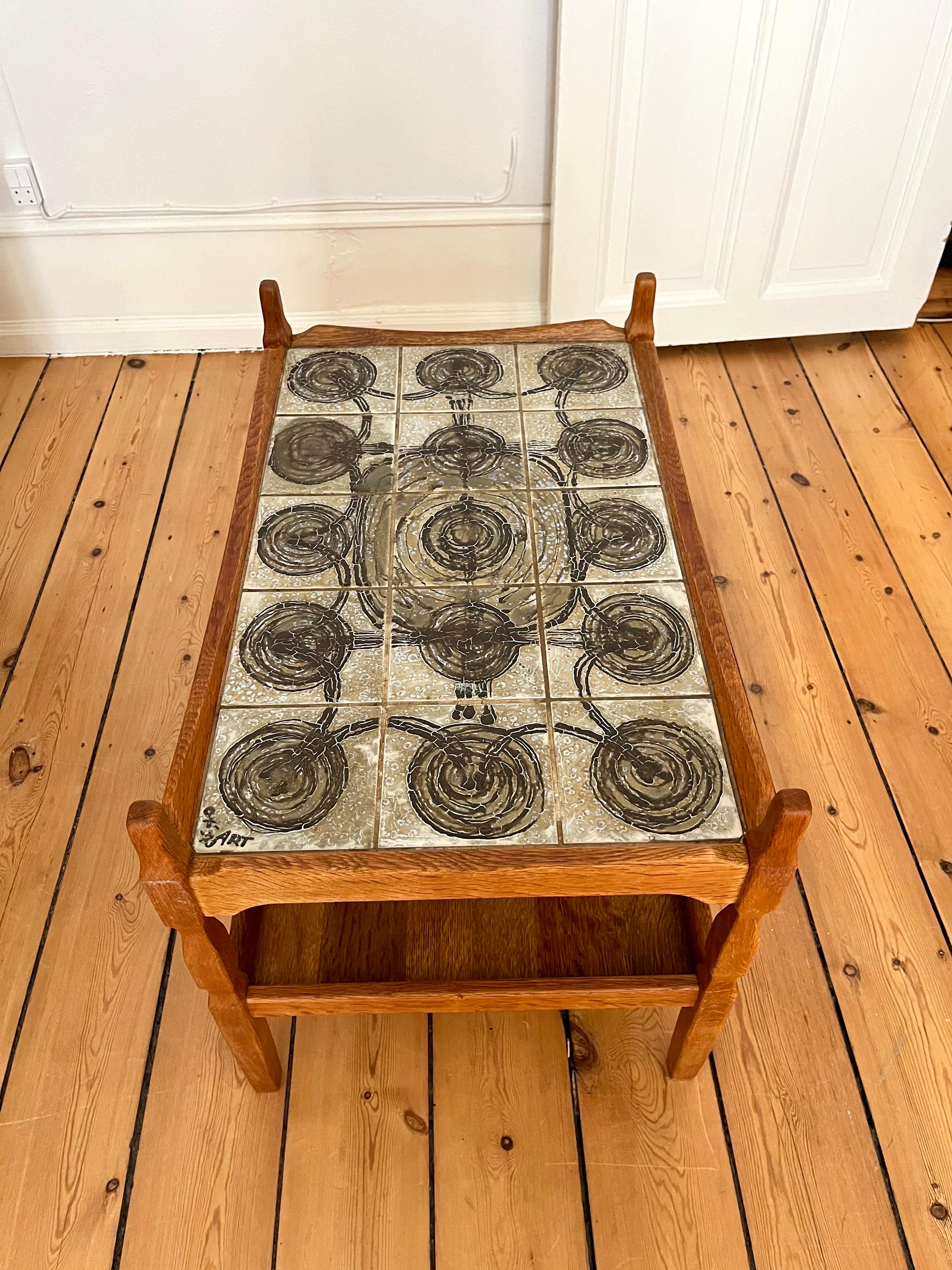 Table d'appoint danoise Henning Kjærnulf en Oak Brutalist avec plateau en céramique, 1973 en vente 1