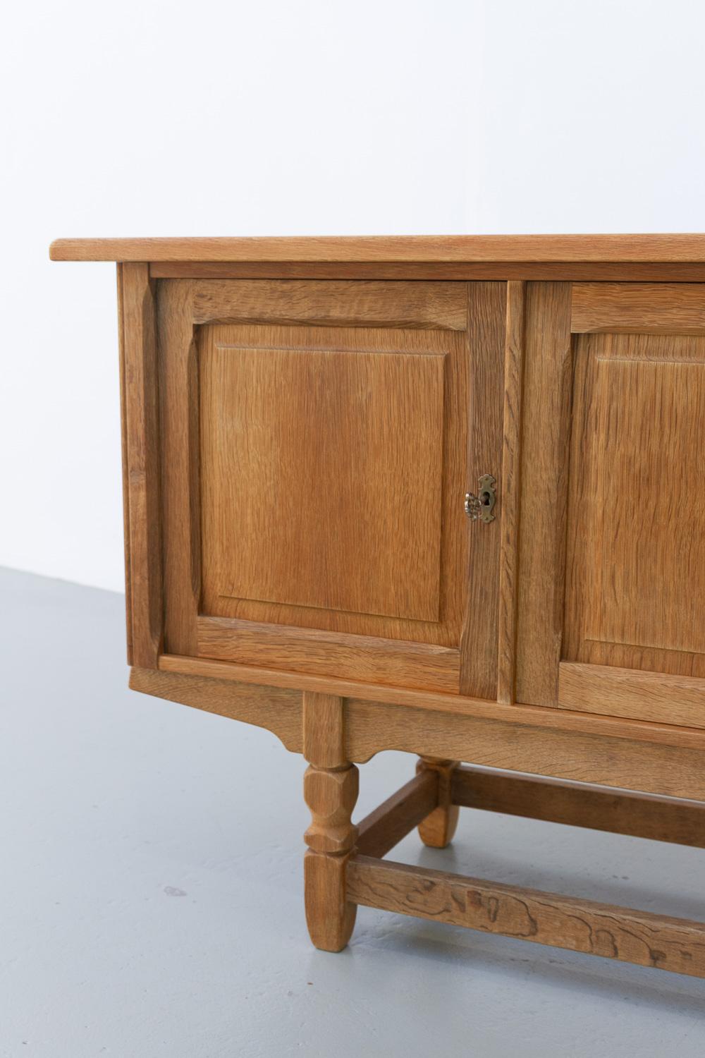 Dänisches brutalistisches Eichen-Sideboard, Henning Kjærnulf zugeschrieben, 1960er Jahre. im Angebot 4