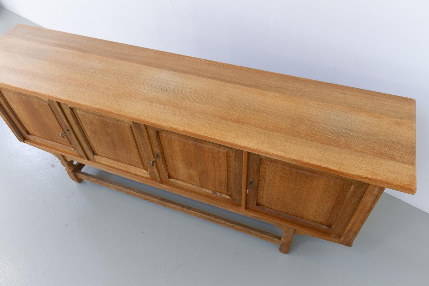 Dänisches brutalistisches Eichen-Sideboard, Henning Kjærnulf zugeschrieben, 1960er Jahre. im Angebot 2