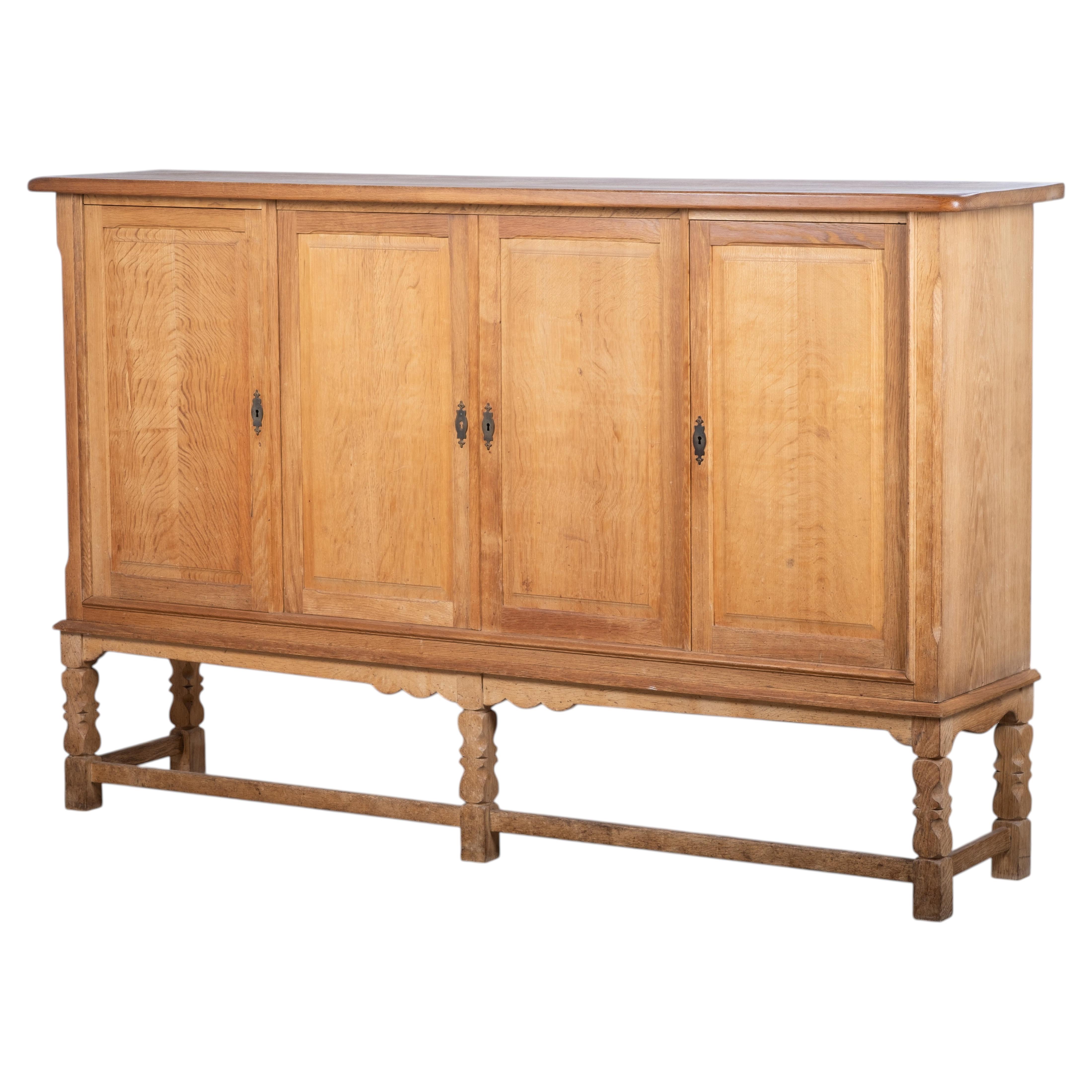 Dänisches brutalistisches Eichen-Sideboard, Henning Kjærnulf zugeschrieben, 1970er Jahre