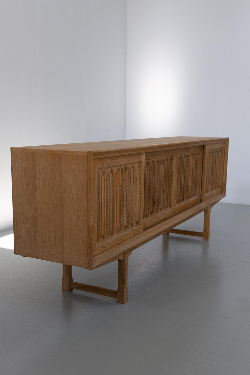 Danish Brutalist Oak Sideboard by Henning Kjærnulf for Nyrup Møbelfabrik, 1960s. In Good Condition For Sale In Asaa, DK