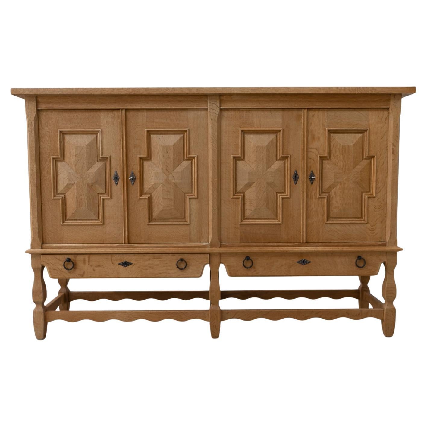 Dänisches brutalistisches Eichen-Sideboard von Henning Kjærnulf für Nyrup Møbelfabrik, 1960er Jahre.