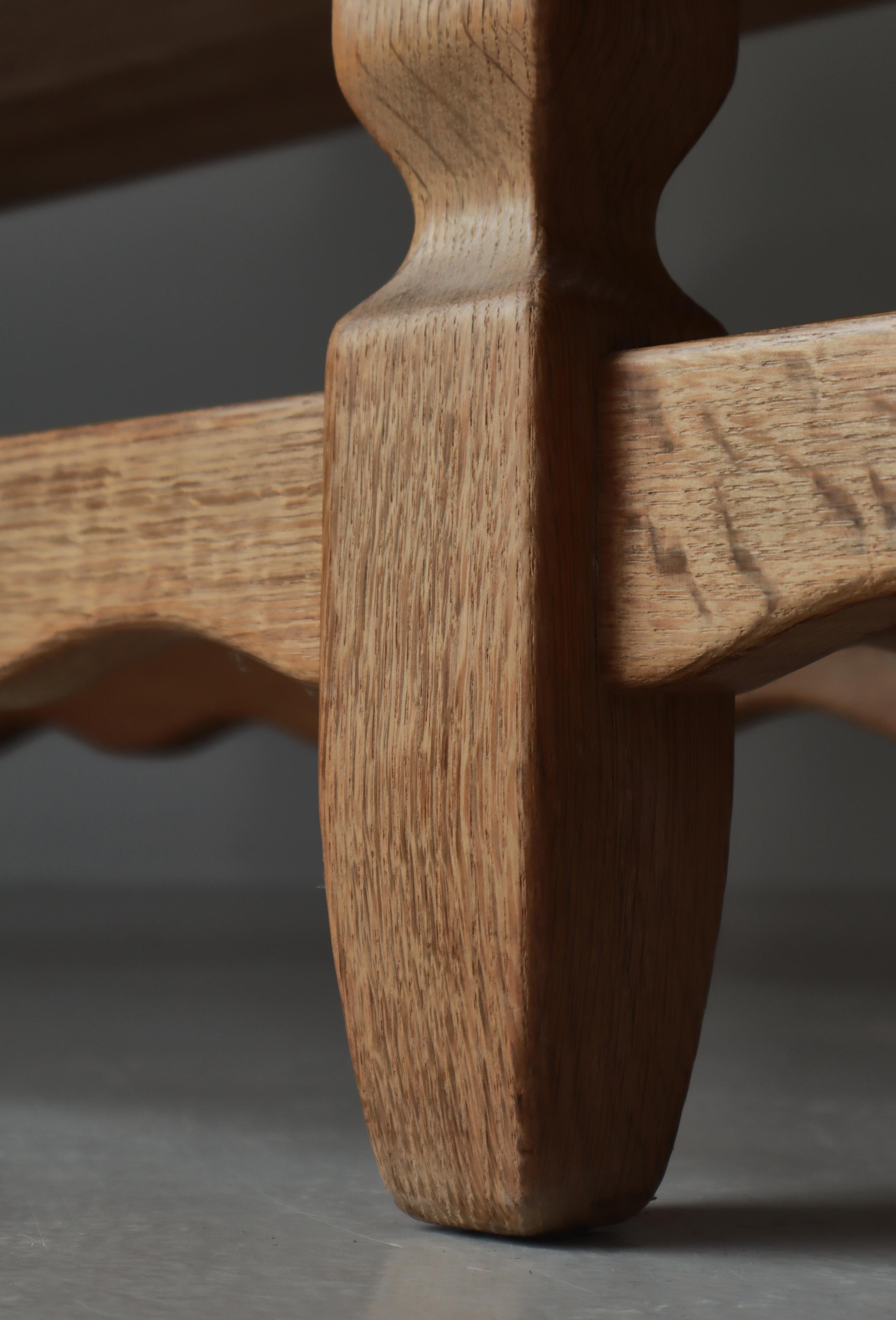 Buffet danois brutaliste de Henning Kjærnulf en bois de chêne, années 1960, Danemark en vente 2