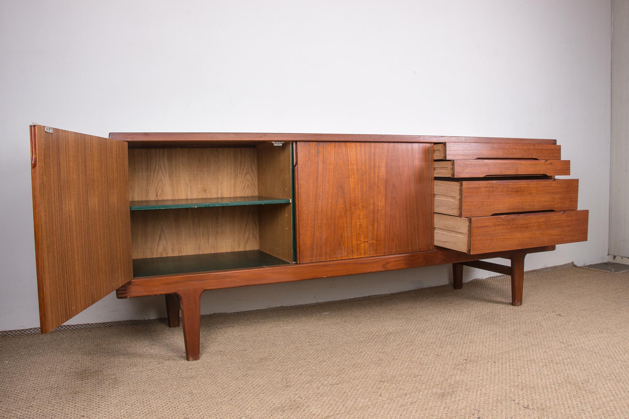 Danish Brutalist style sideboard in Solid Teak, Henning Kjaernulf/Vejle Stole 60 For Sale 3