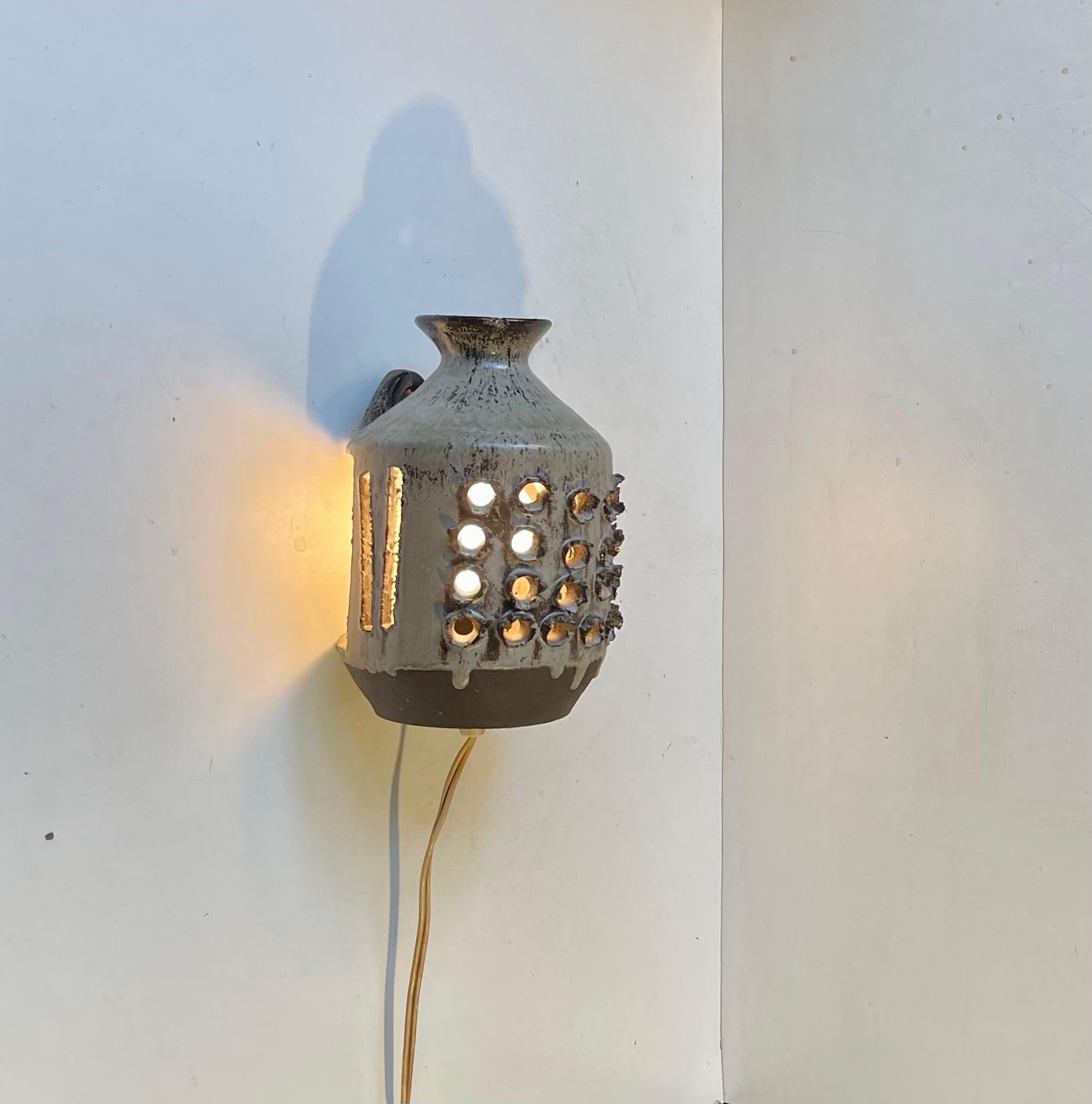 Danish Brutalist Wall Lamp in Glazed Stoneware, 1970s In Good Condition For Sale In Esbjerg, DK