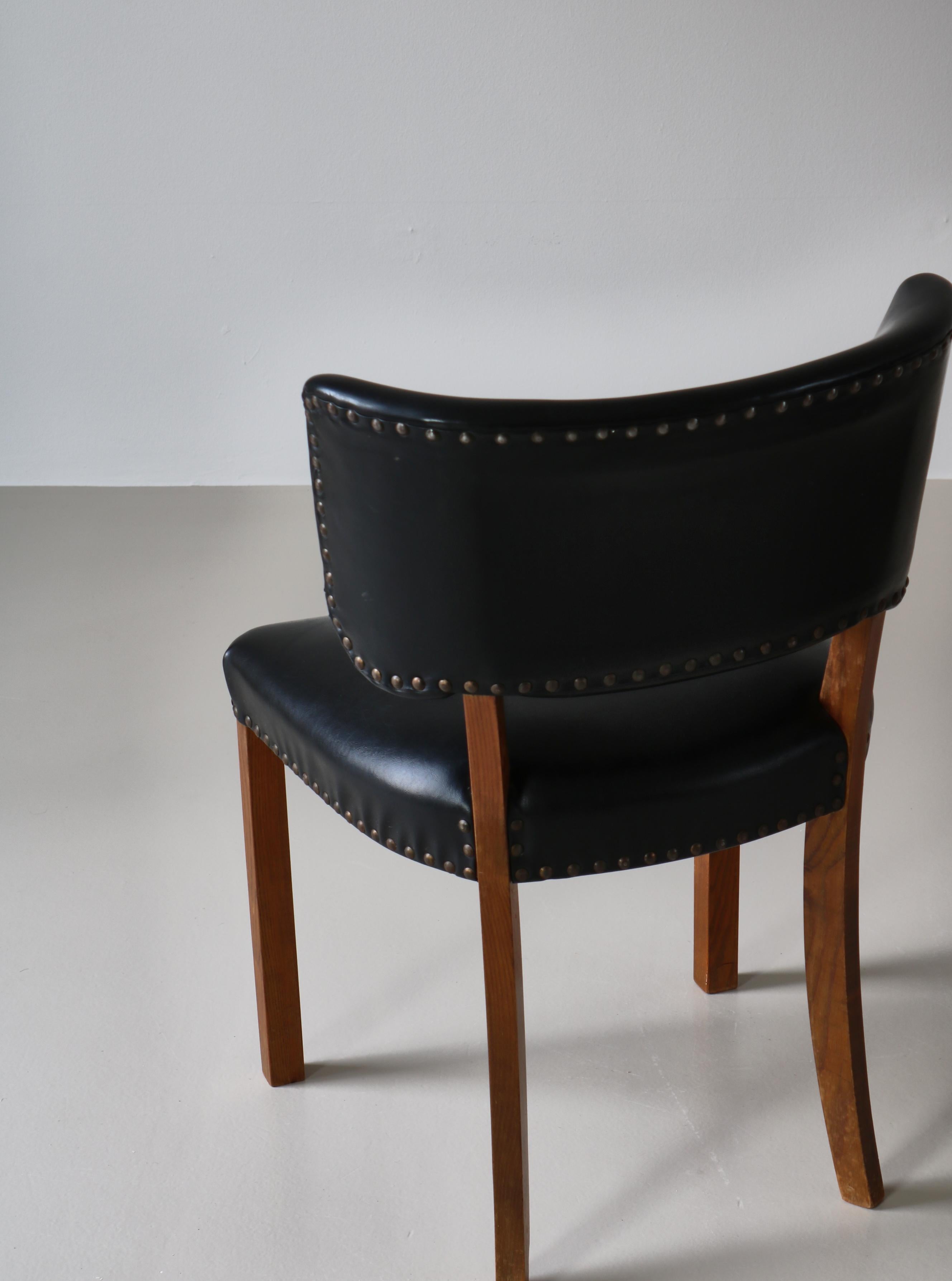 Danish Cabinetmaker 1940s Functionalist Side Chairs, Att. Magnus Stephensen For Sale 5
