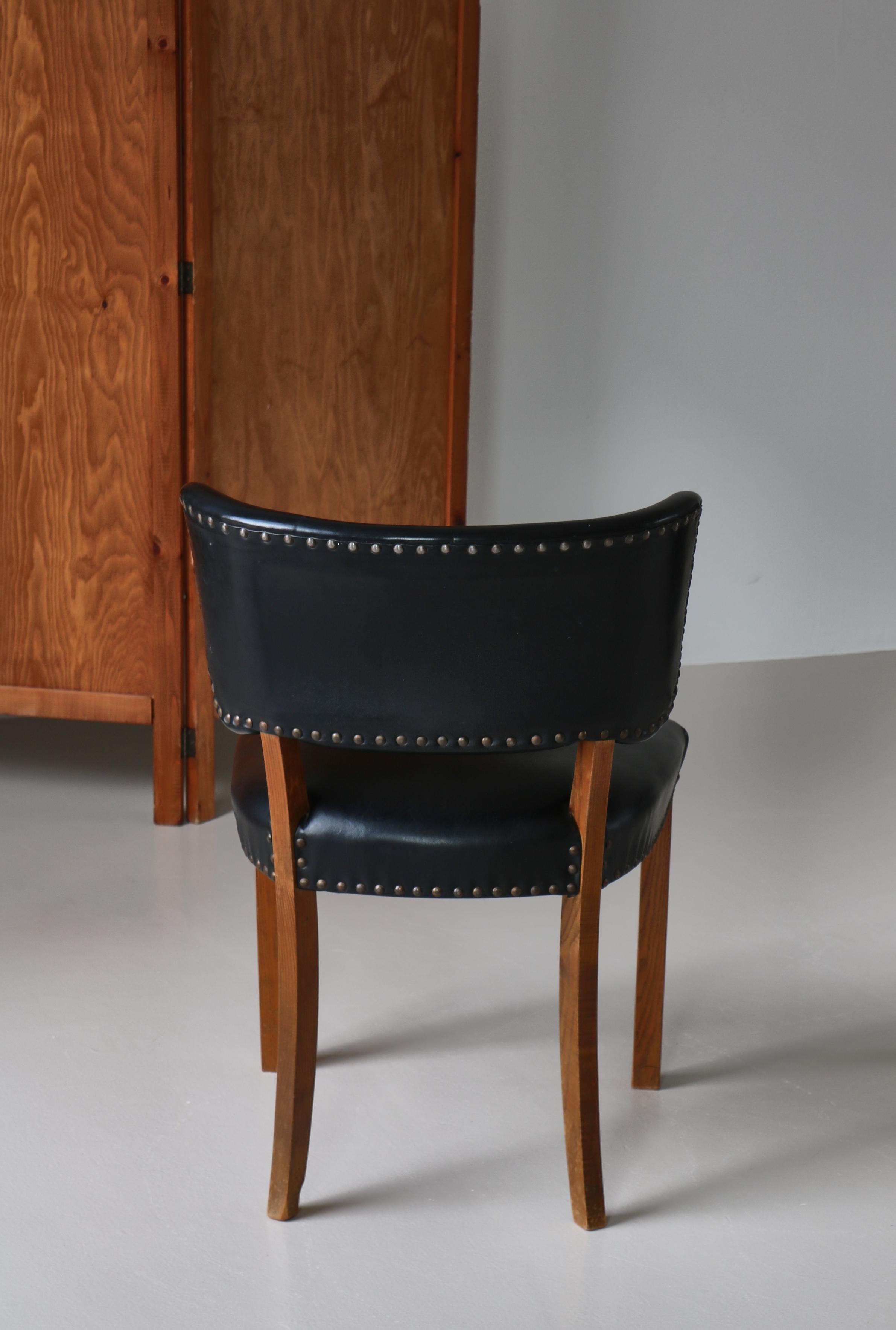 Danish Cabinetmaker 1940s Functionalist Side Chairs, Att. Magnus Stephensen For Sale 8