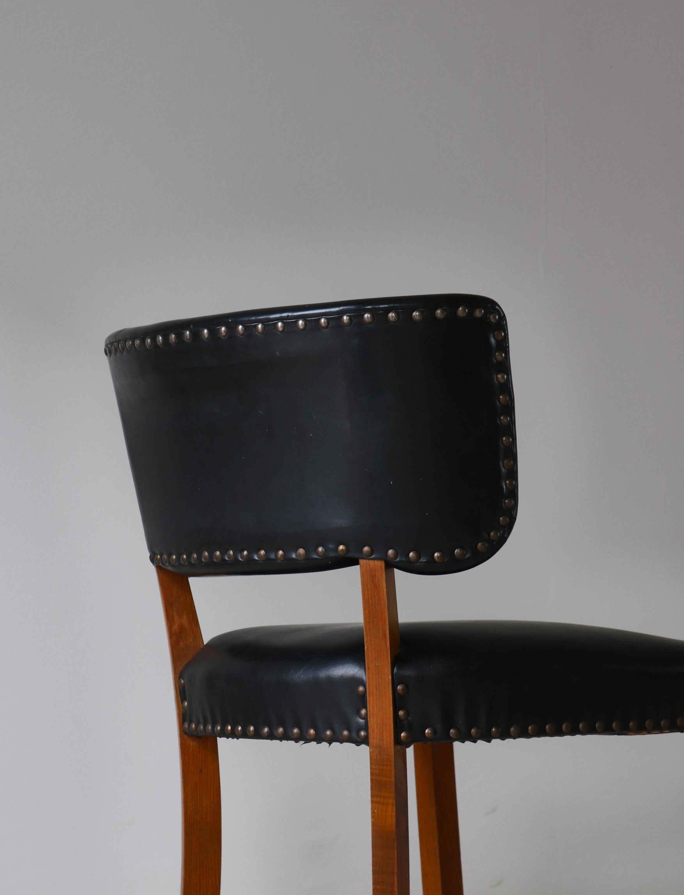 Danish Cabinetmaker 1940s Functionalist Side Chairs, Att. Magnus Stephensen For Sale 12