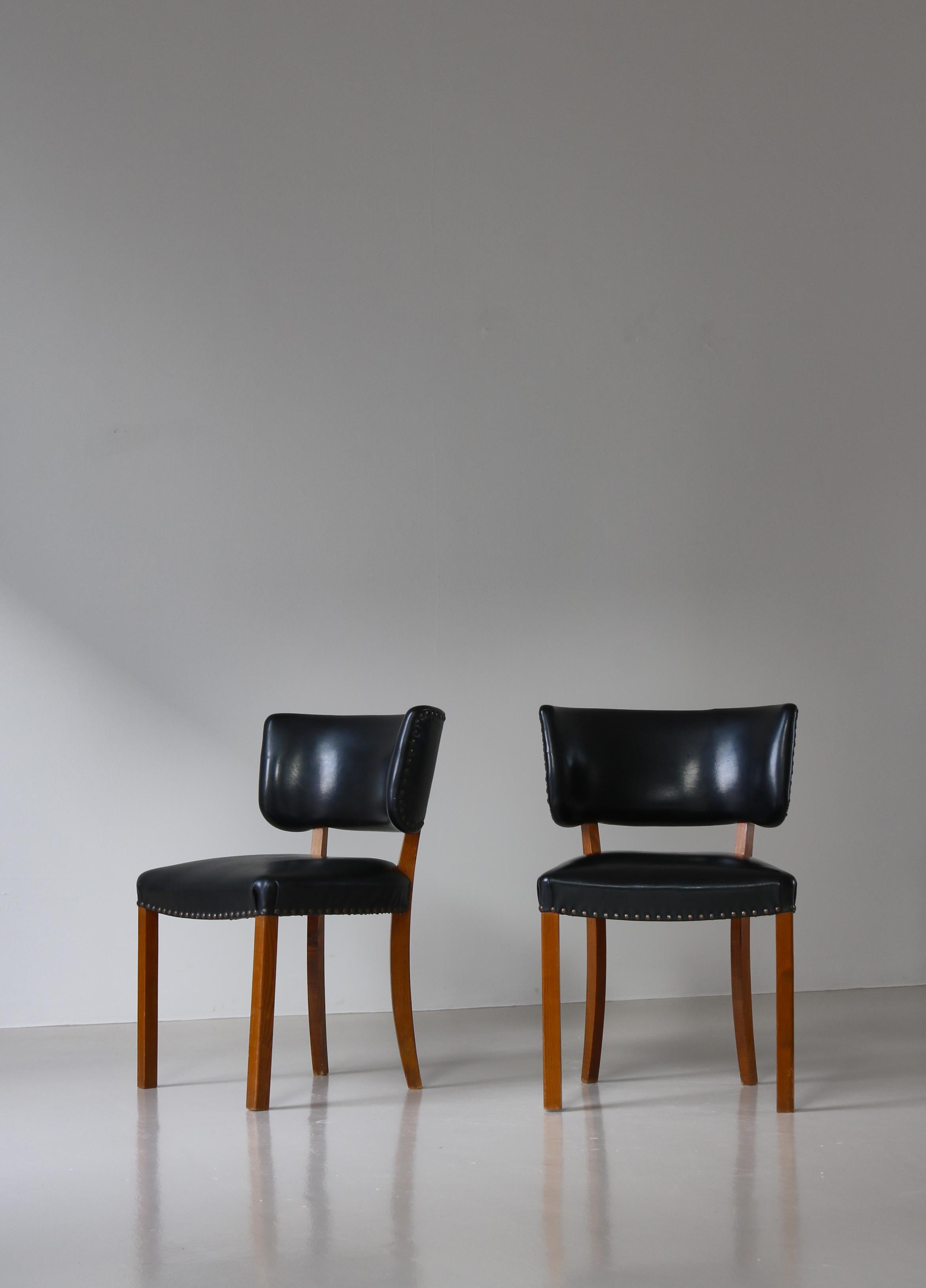 Danish Cabinetmaker 1940s Functionalist Side Chairs, Att. Magnus Stephensen For Sale 13