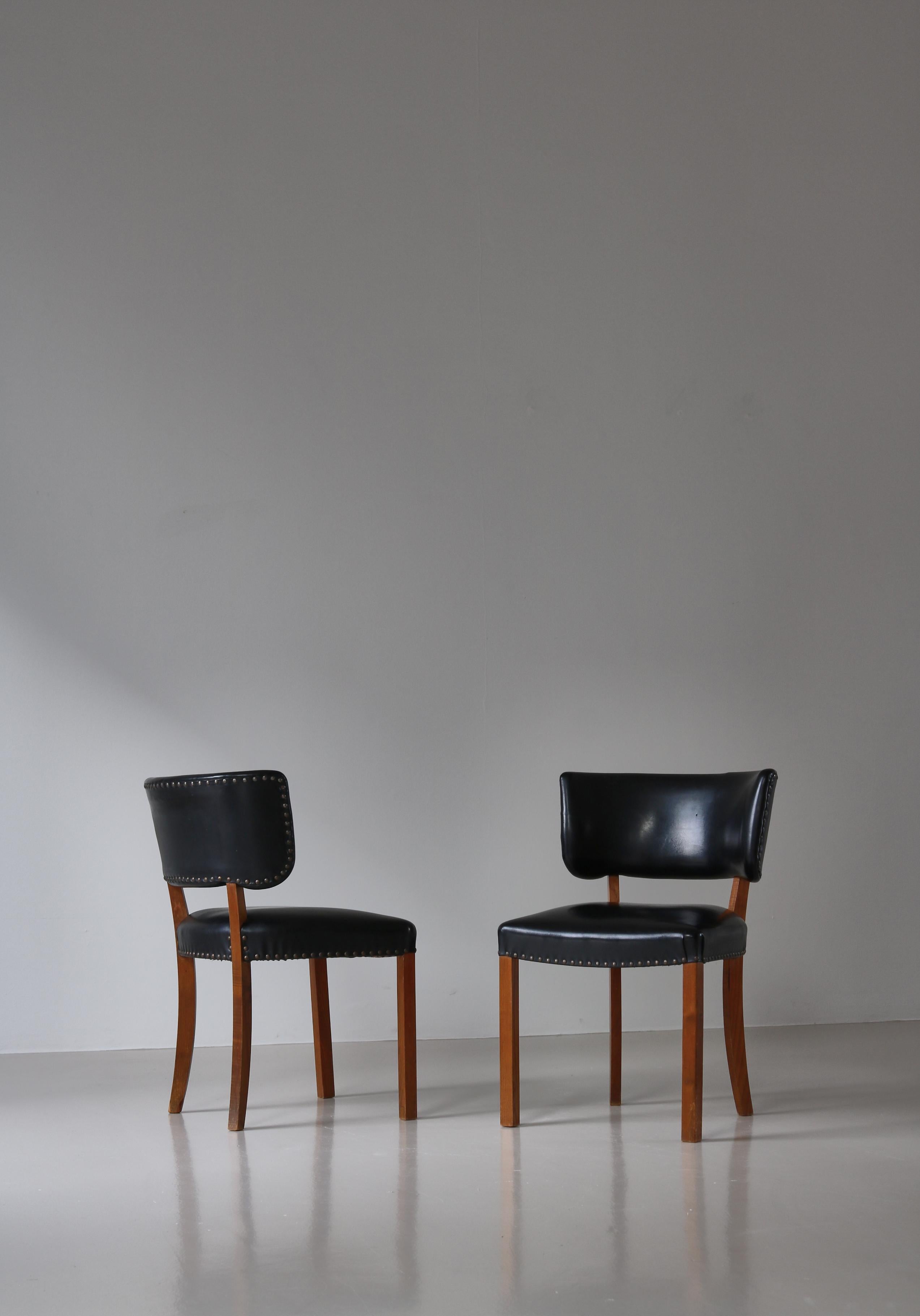 Scandinavian Modern Danish Cabinetmaker 1940s Functionalist Side Chairs, Att. Magnus Stephensen For Sale