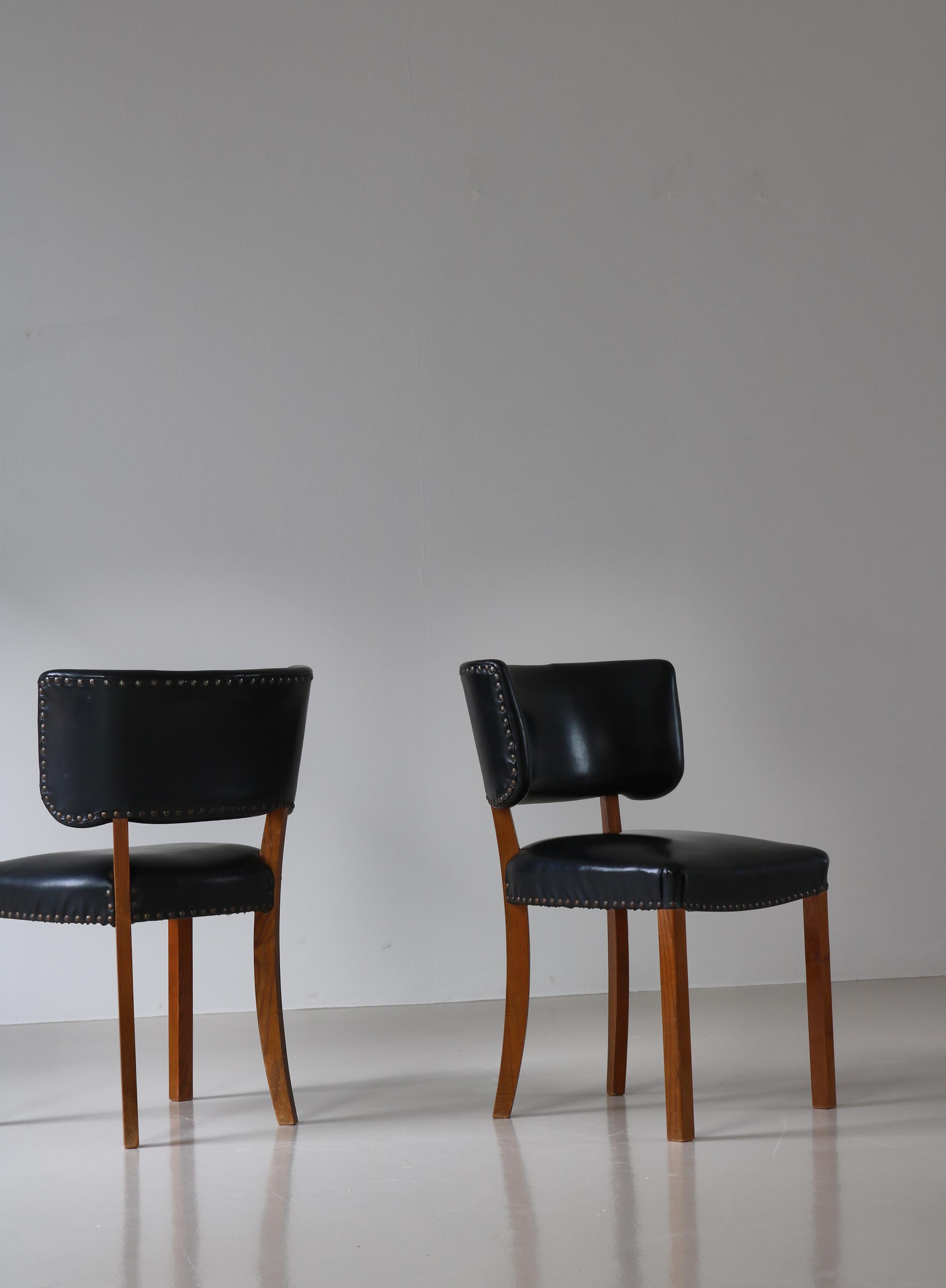 Danish Cabinetmaker 1940s Functionalist Side Chairs, Att. Magnus Stephensen For Sale 1
