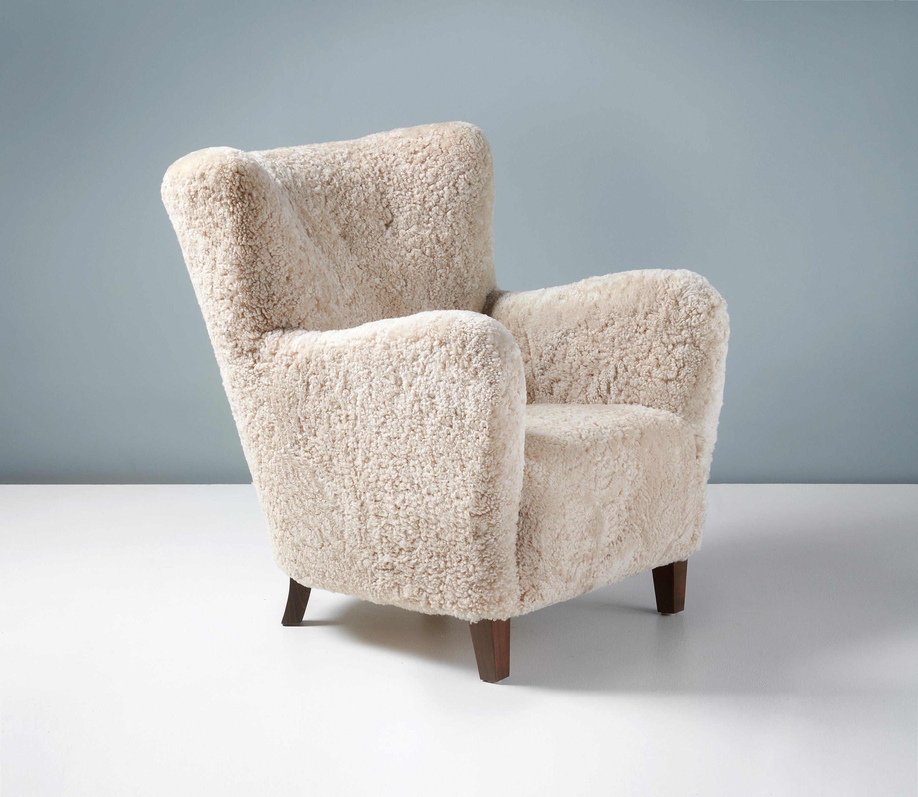 Scandinave moderne Chaise longue en peau de mouton de l'ébéniste danois des années 1940 en vente