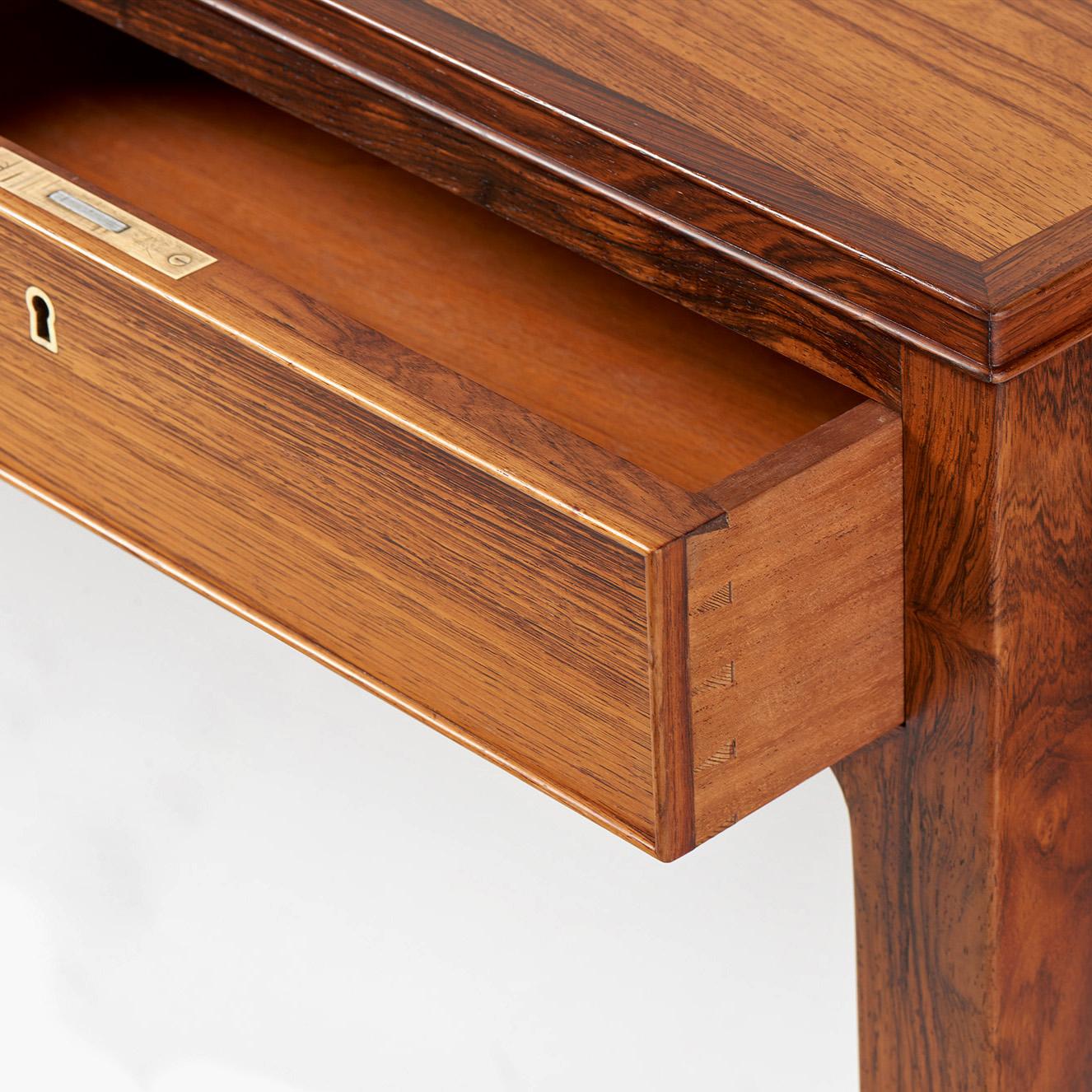 Scandinavo moderno Scrivania in palissandro danese del 1950 in vendita