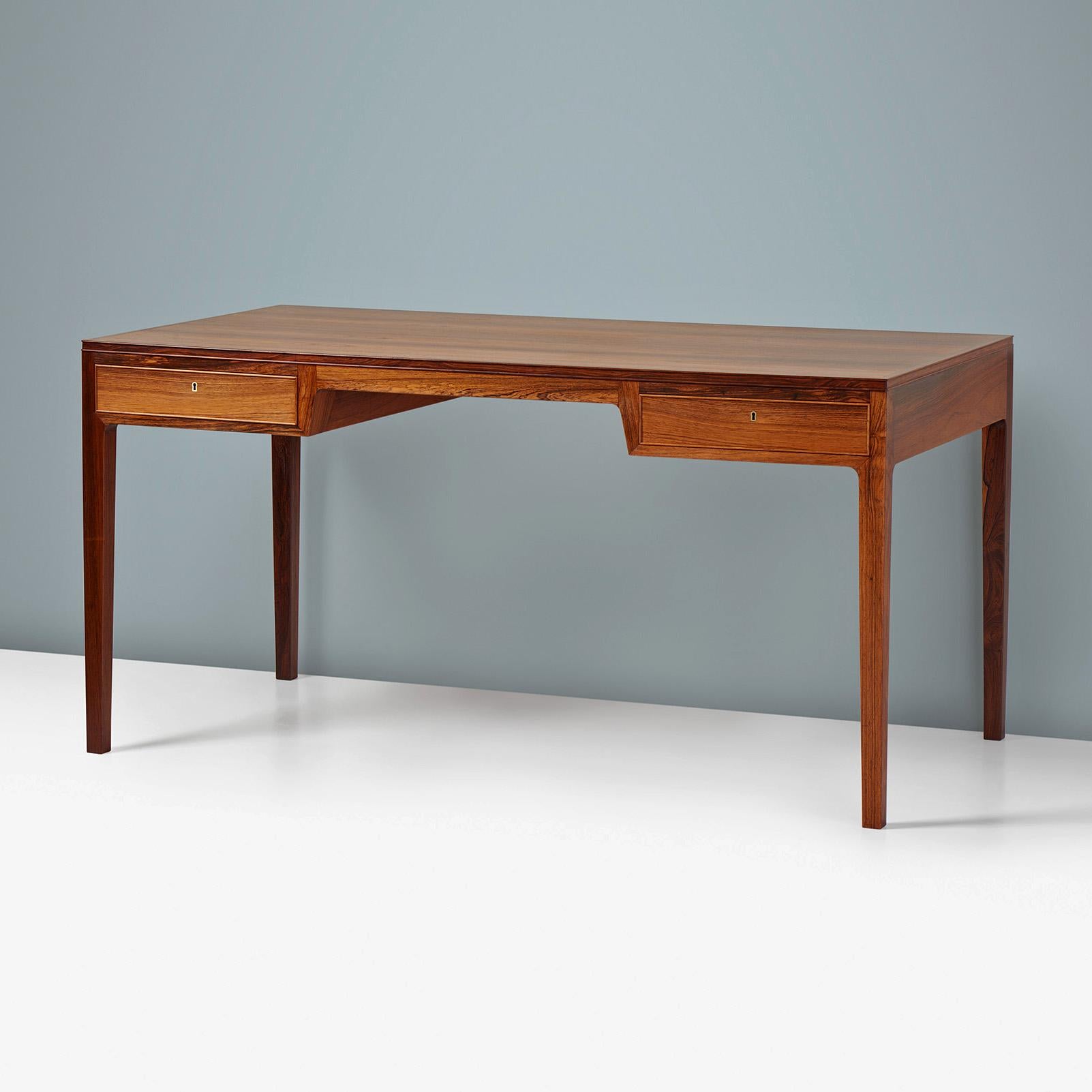 Scrivania in palissandro danese del 1950 in vendita 1