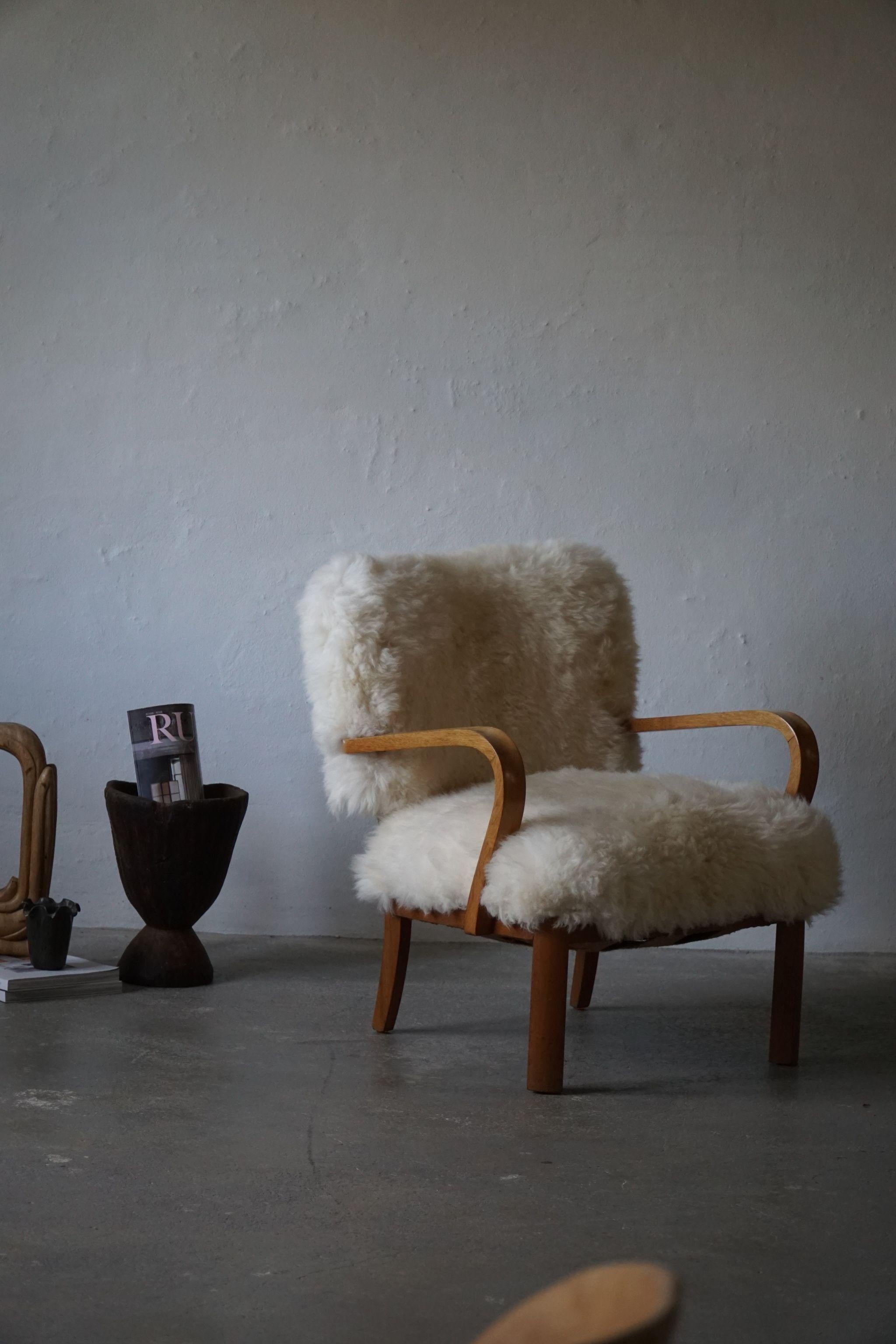 Danish Cabinetmaker, a Modern Pair of Lounge Chairs in Lambswool and Oak, 1950s 9