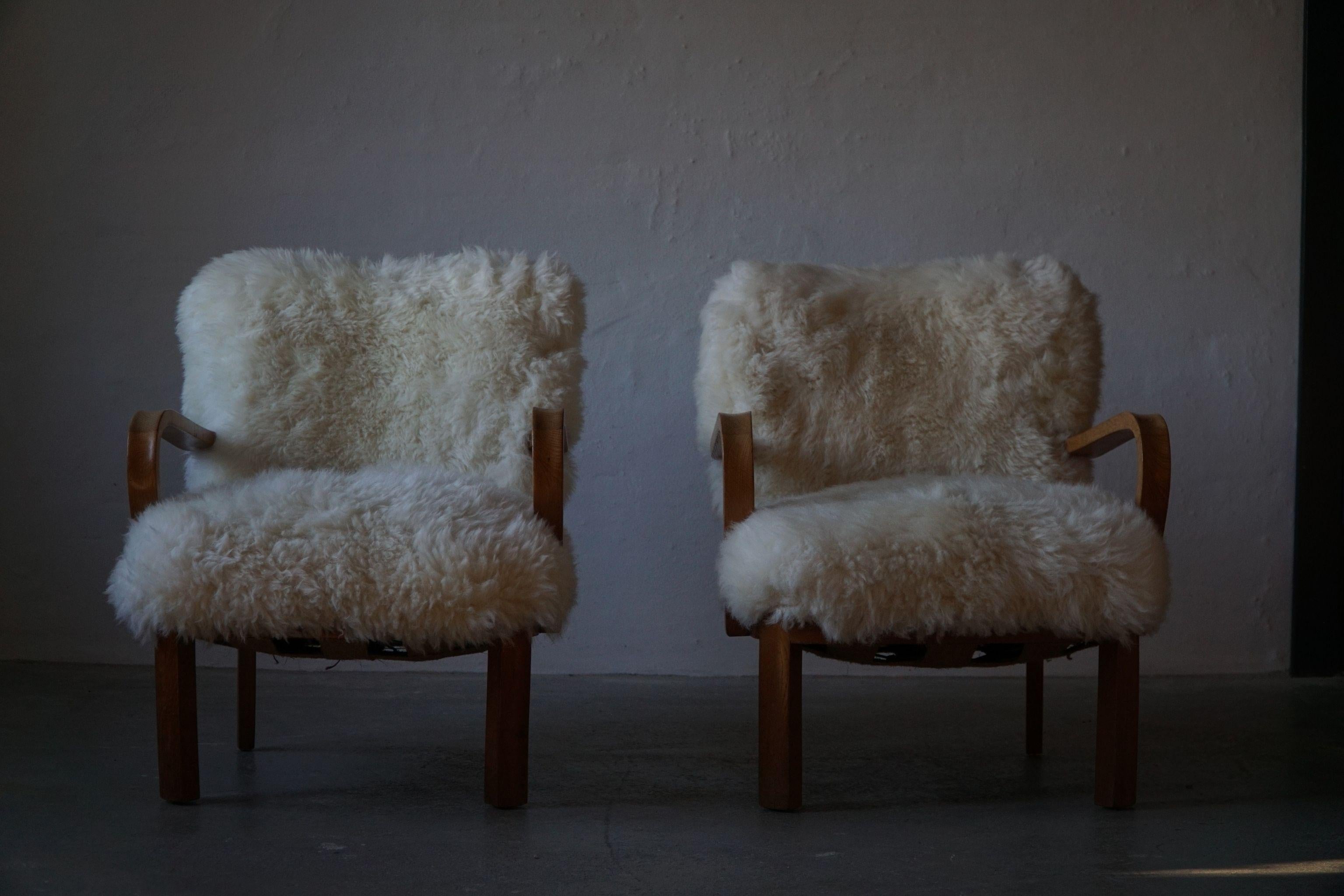 Danish Cabinetmaker, a Modern Pair of Lounge Chairs in Lambswool and Oak, 1950s 2