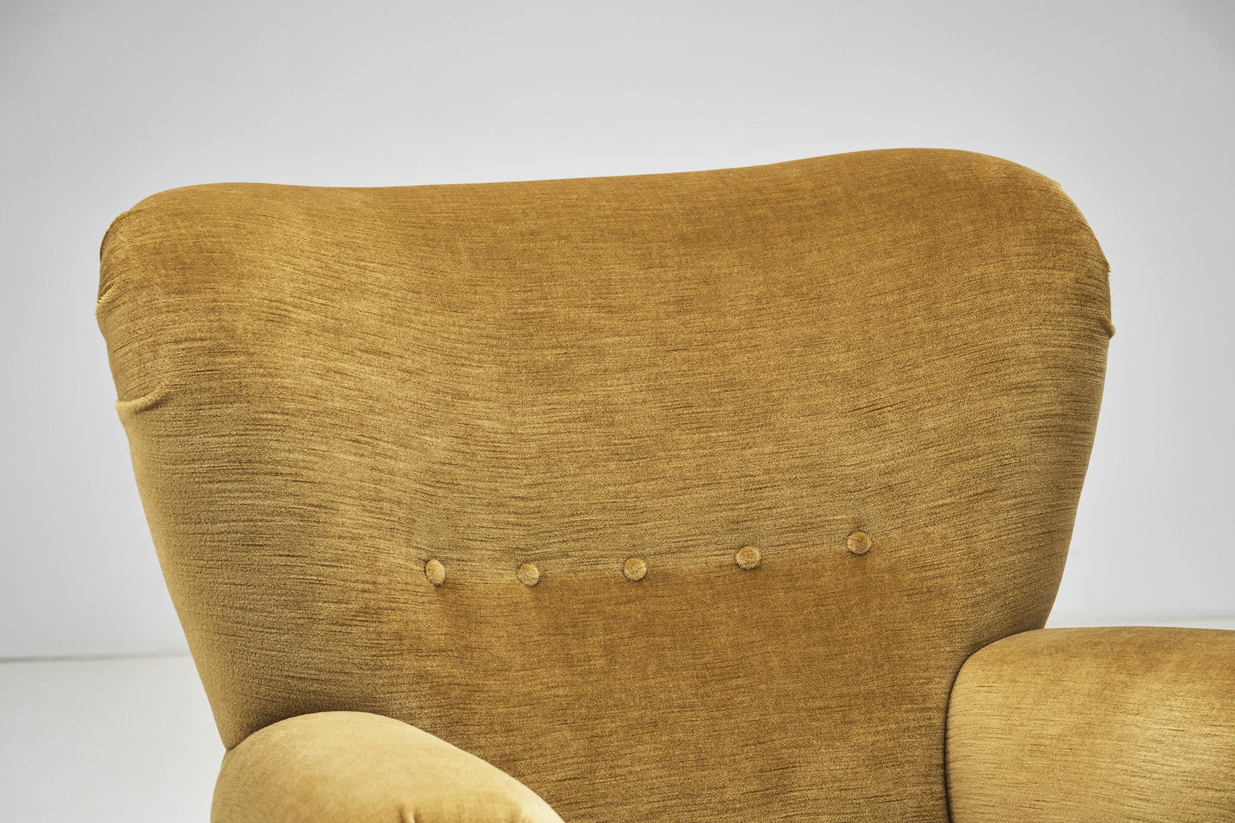Danish Cabinetmaker Armchair with Beech Legs, Denmark ca 1940s For Sale 4