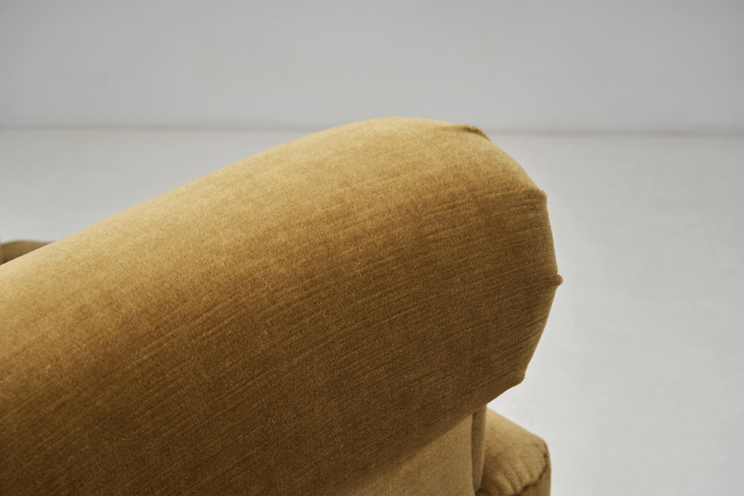 Danish Cabinetmaker Armchair with Beech Legs, Denmark ca 1940s For Sale 5