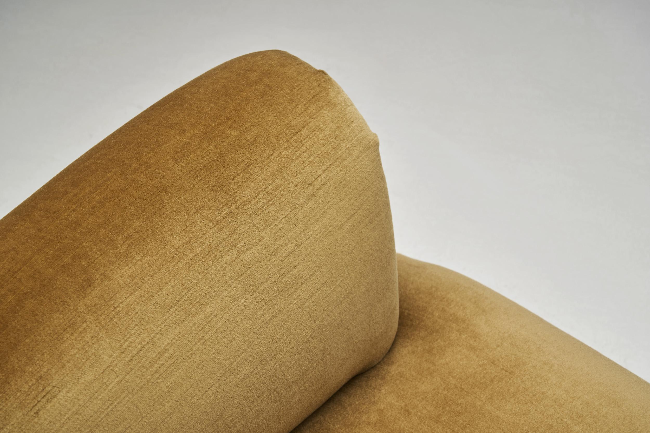 Danish Cabinetmaker Armchair with Beech Legs, Denmark ca 1940s For Sale 6