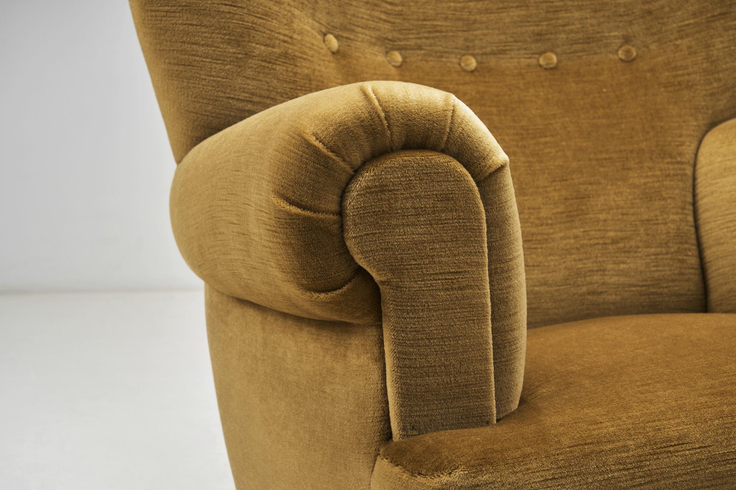 Danish Cabinetmaker Armchair with Beech Legs, Denmark ca 1940s For Sale 7