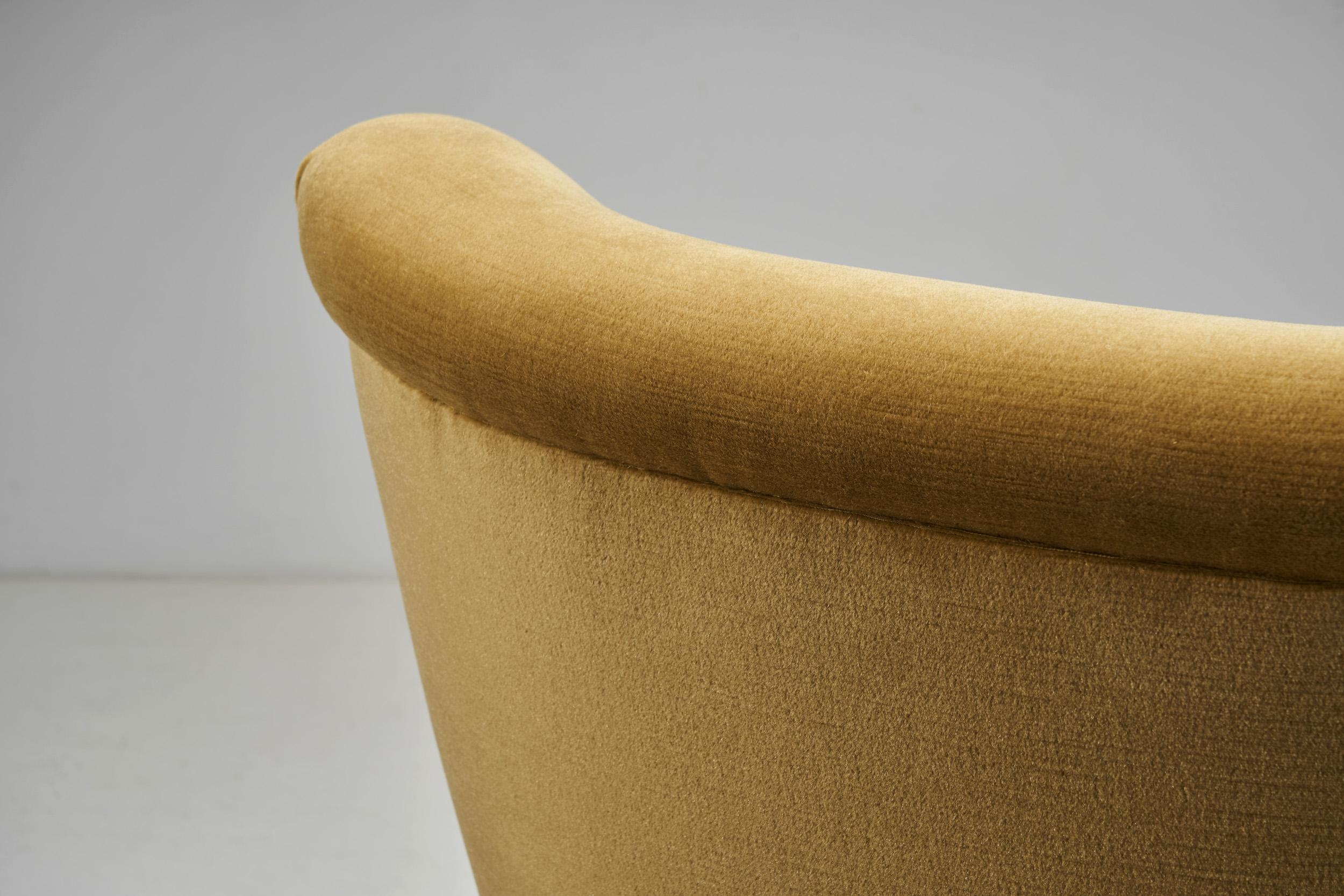 Danish Cabinetmaker Armchair with Beech Legs, Denmark ca 1940s For Sale 1