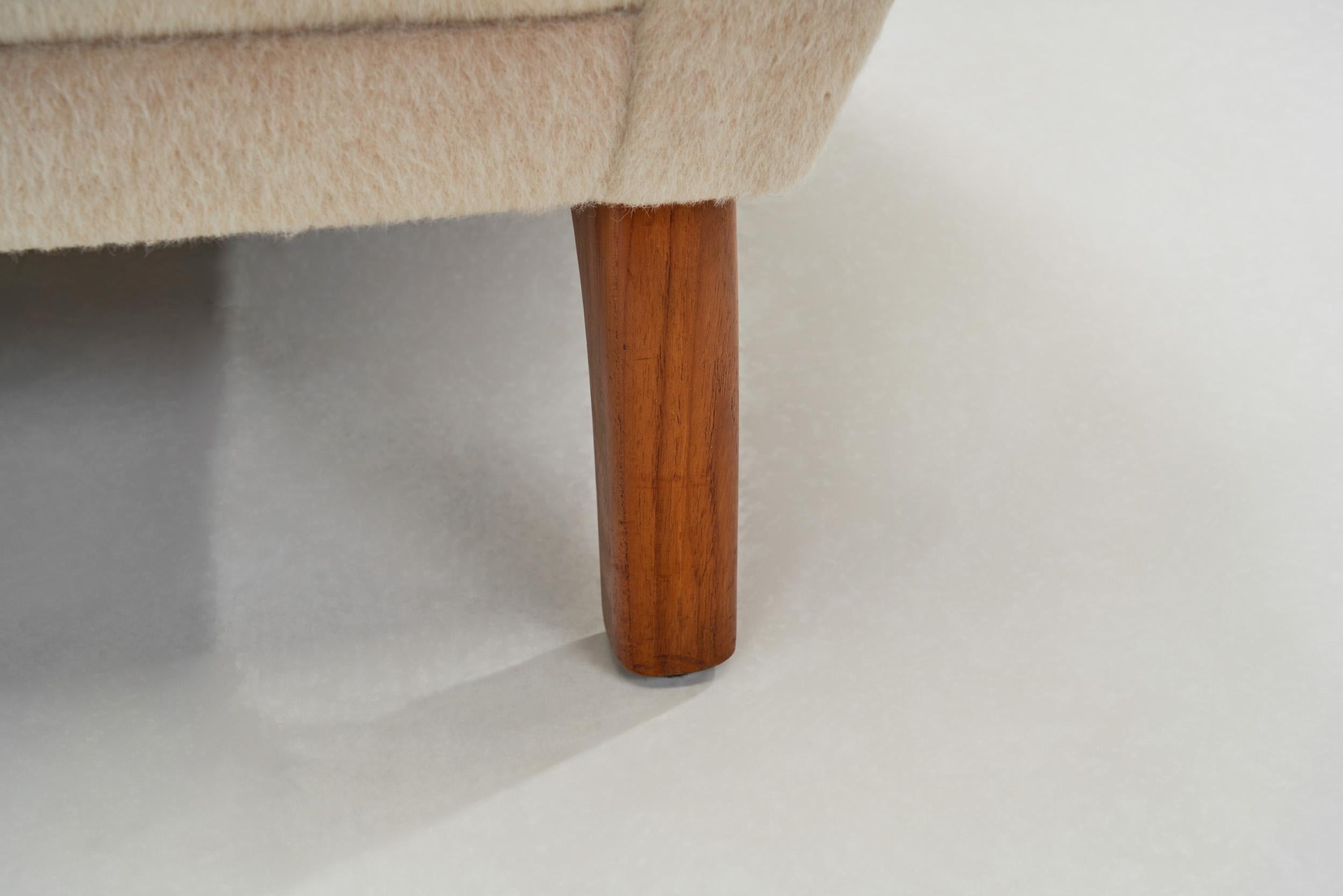 Poltrona danese da ebanista con base in teak, Danimarca, anni '60 in vendita 9