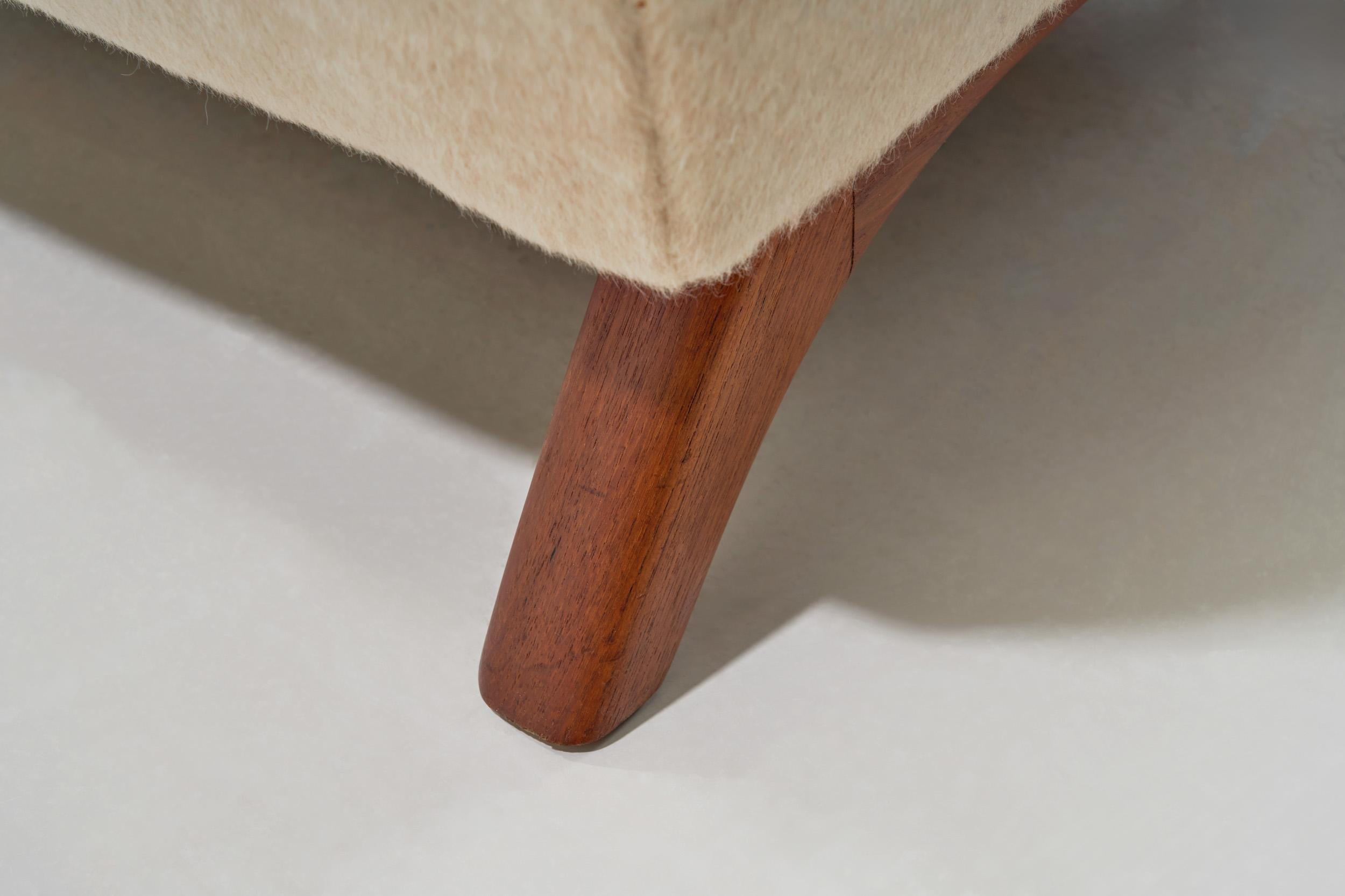 Poltrona danese da ebanista con base in teak, Danimarca, anni '60 in vendita 10