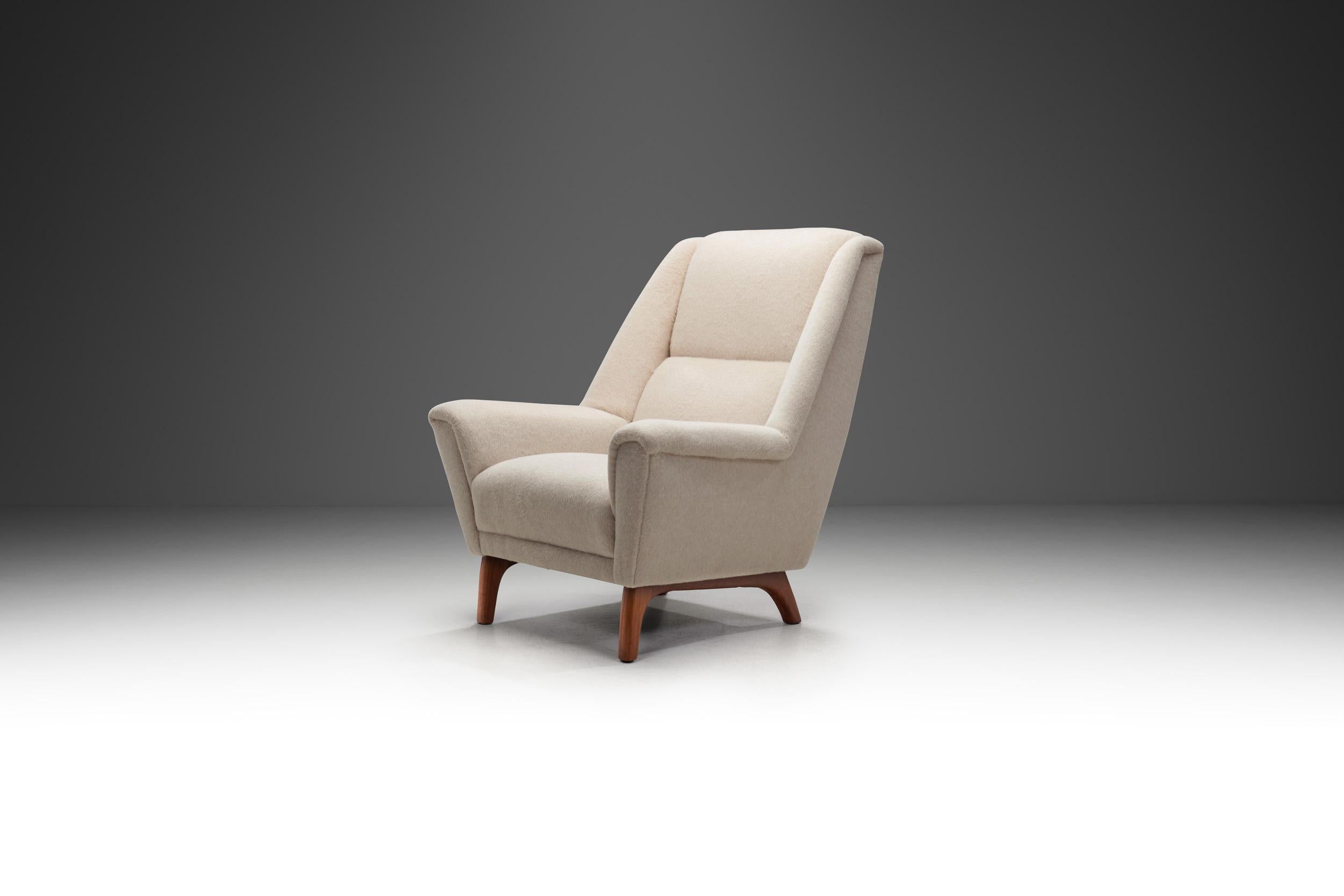 Danese Poltrona danese da ebanista con base in teak, Danimarca, anni '60 in vendita